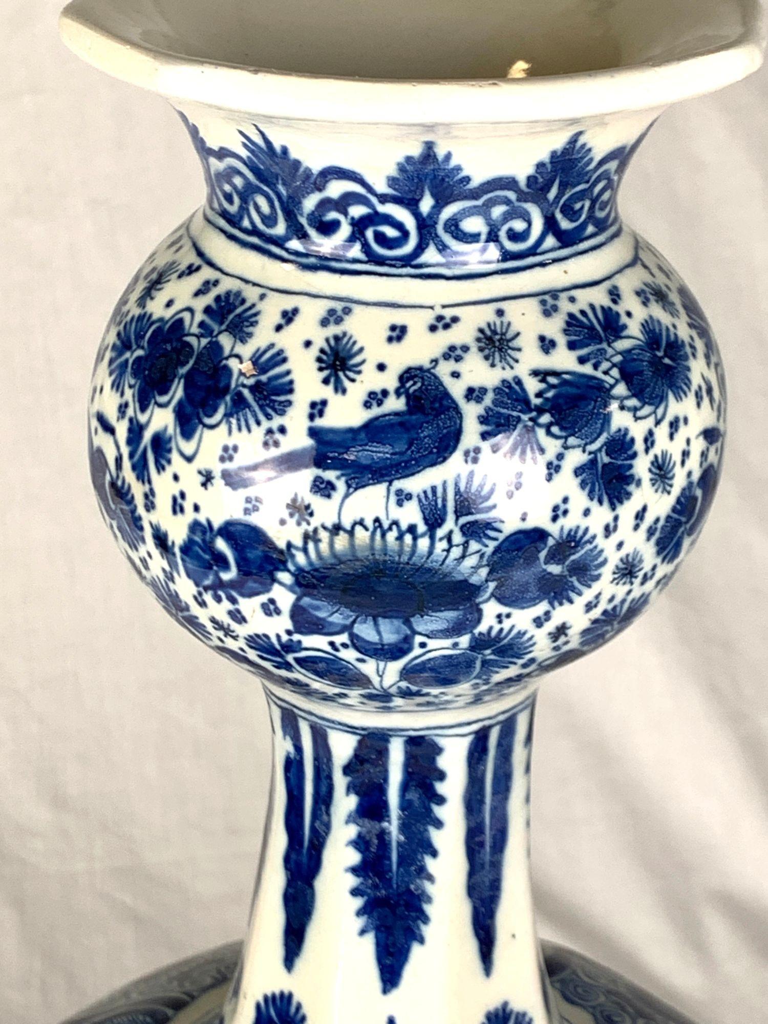 Große antike blau-weiße holländische Delft-Vase, handbemalt, 18. Jahrhundert Ca. 1770 (Delfter Blau) im Angebot