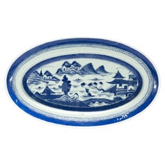 Grande piatto o vassoio di pesce antico in porcellana cinese da esportazione di Canton blu e bianco