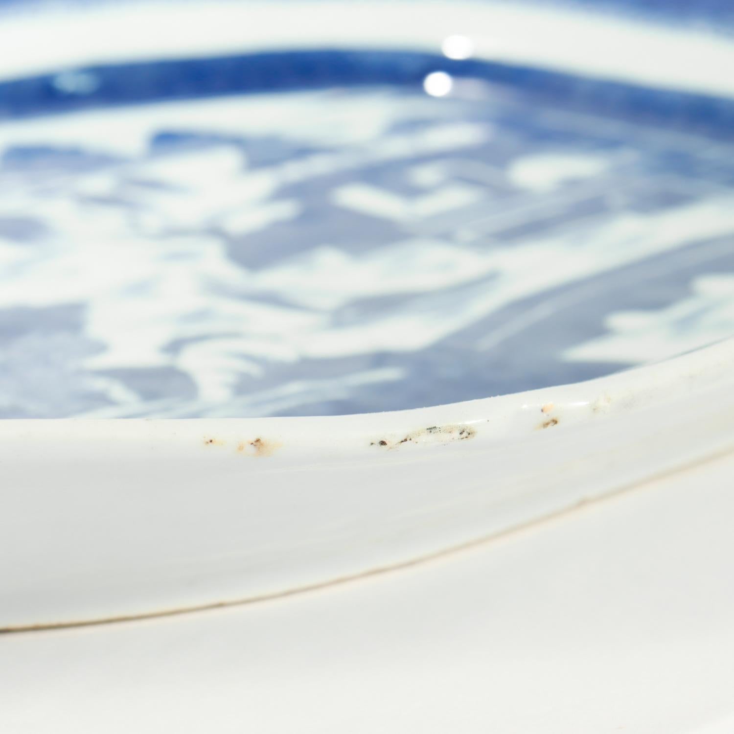 Grande vassoio da portata antico in porcellana cinese da esportazione con motivo Canton blu e bianco 10