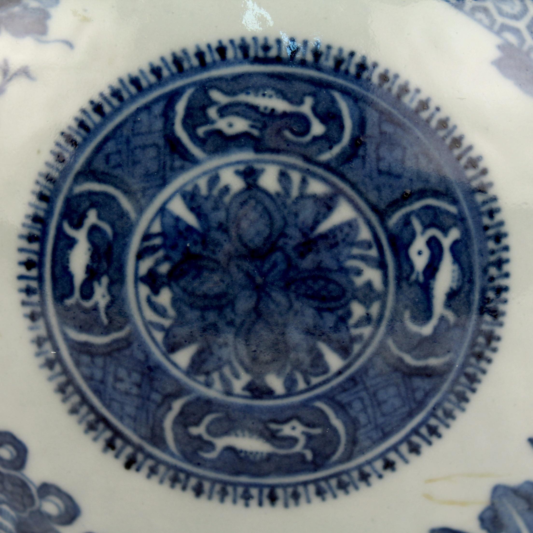 XIX secolo Grande vaso antico in porcellana cinese da esportazione con motivo Fitzhugh blu e bianco in vendita