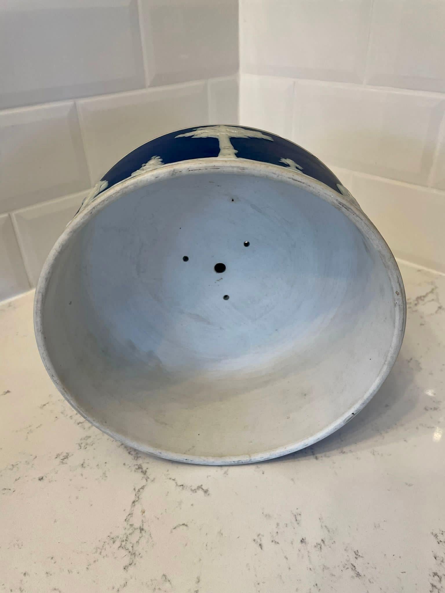 Large Antique Blue & White Wedgwood Jasperware Cheese Dish In Good Condition In Suffolk, GB