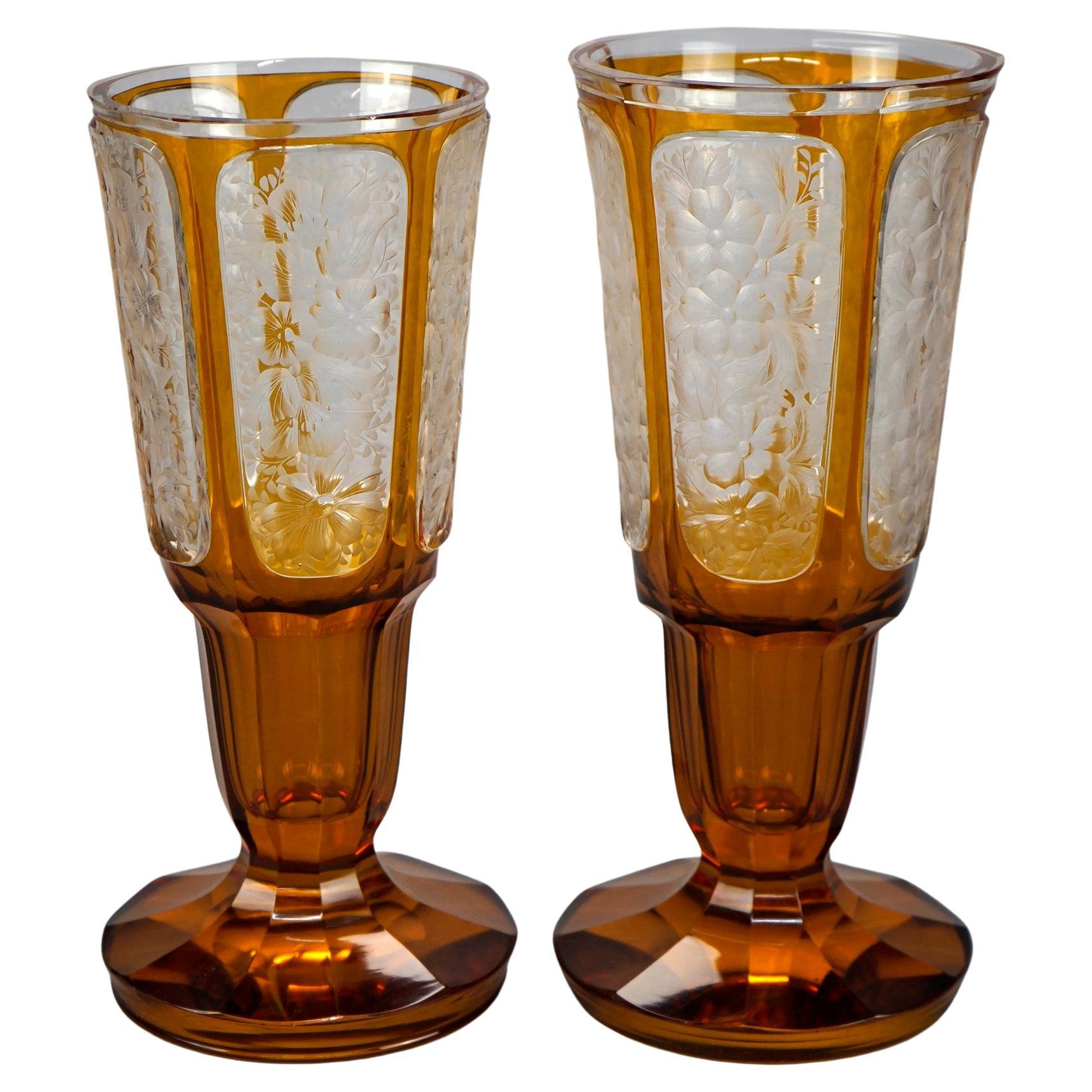 Grands vases anciens en verre d'art ambré de l'école de Moser, de Bohème, taillés à la main, vers 1890 en vente