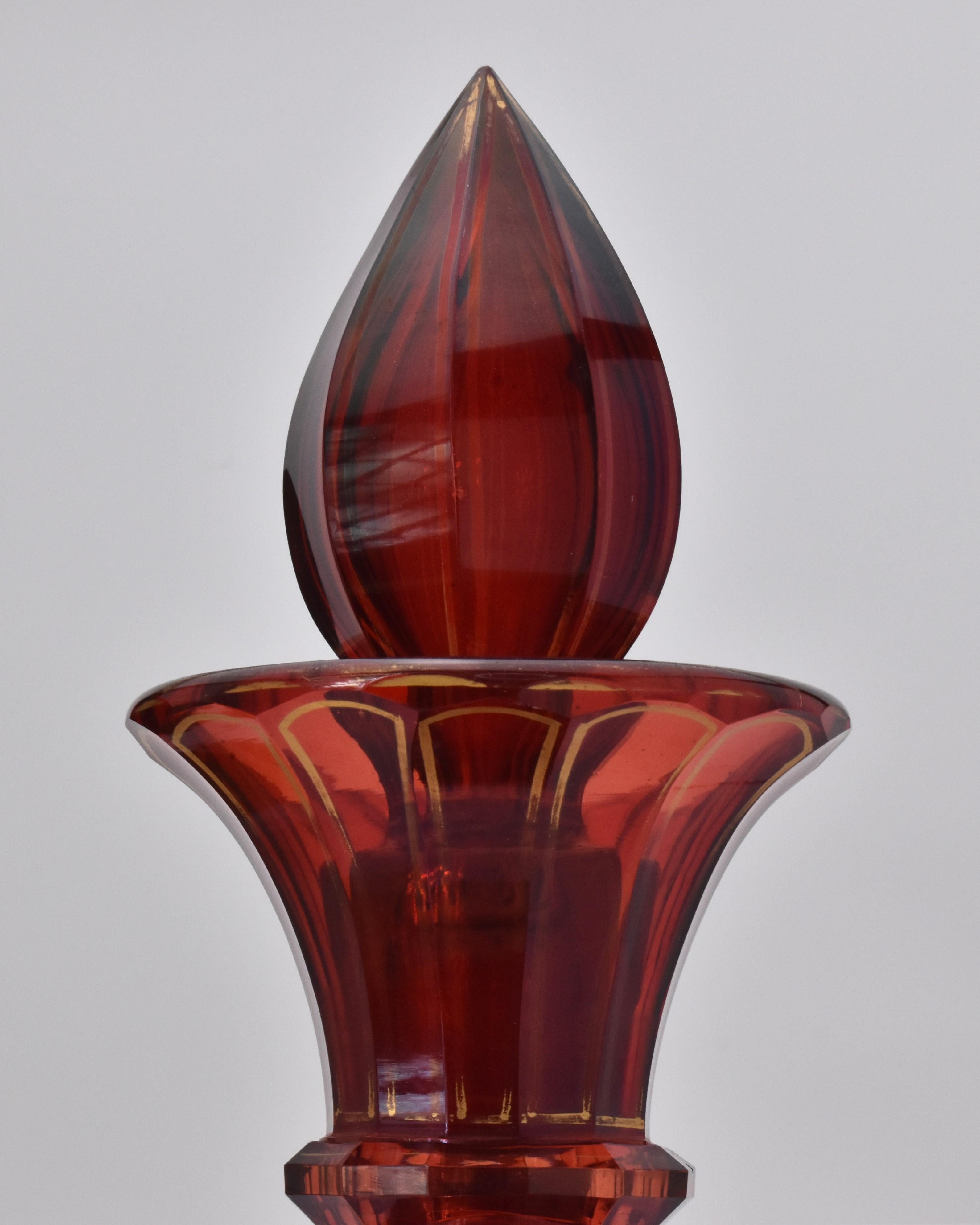 Grande carafe de Bohème ancienne en verre taillé rouge rubis, 19ème siècle en vente 2