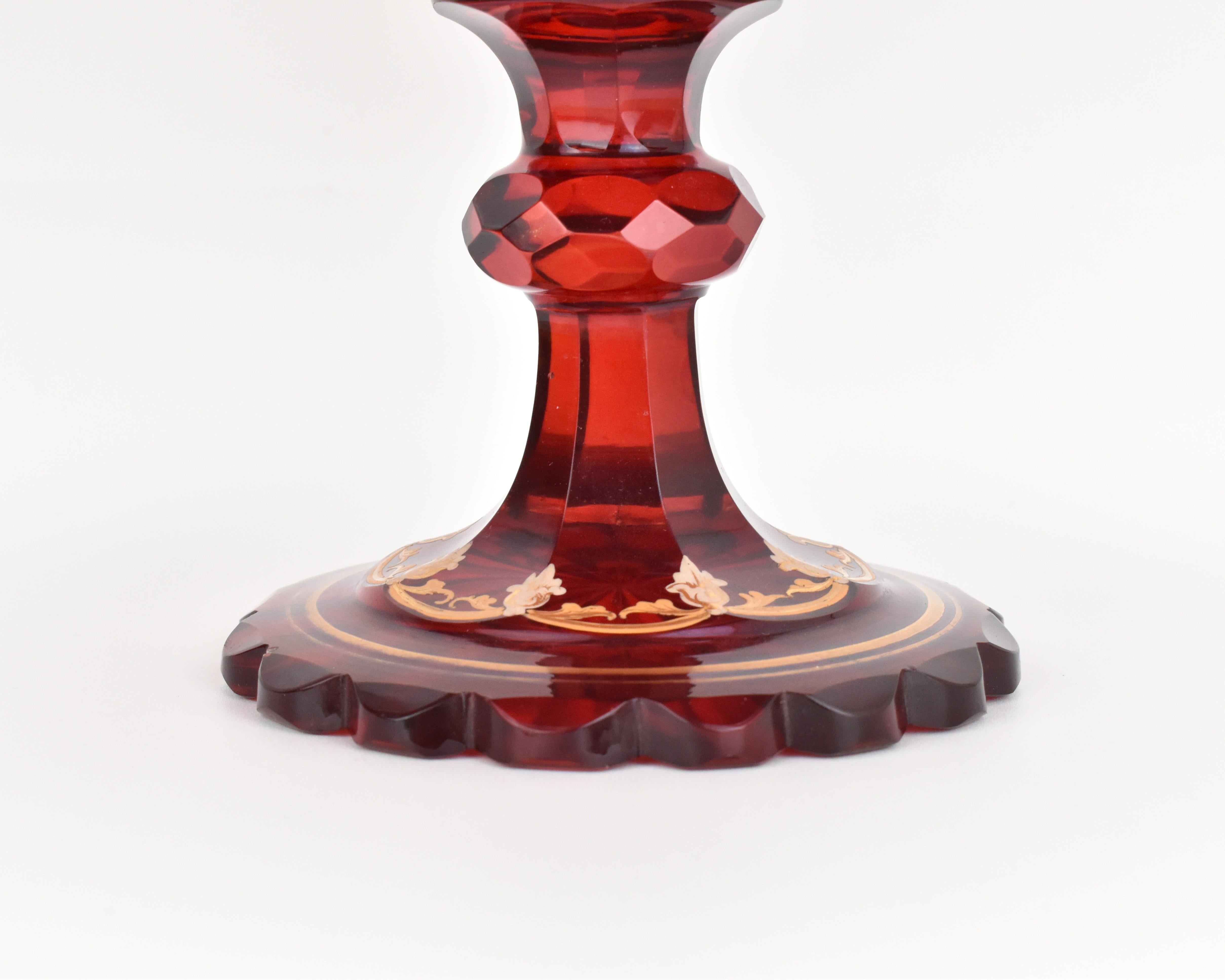 Grande centrotavola antico in vetro smaltato rosso rubino di Boemia, XIX secolo in vendita 4