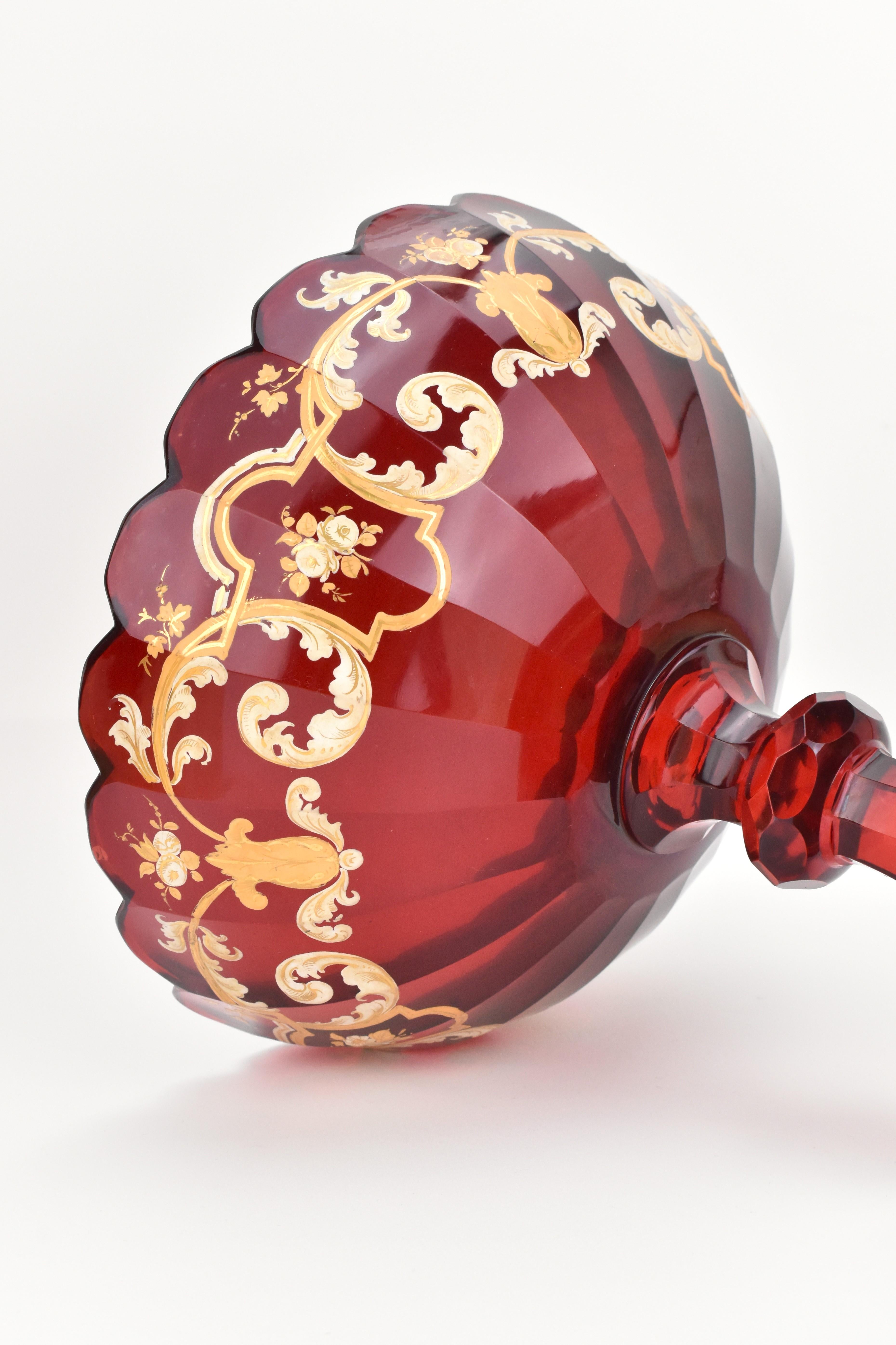 Grande centrotavola antico in vetro smaltato rosso rubino di Boemia, XIX secolo in vendita 6