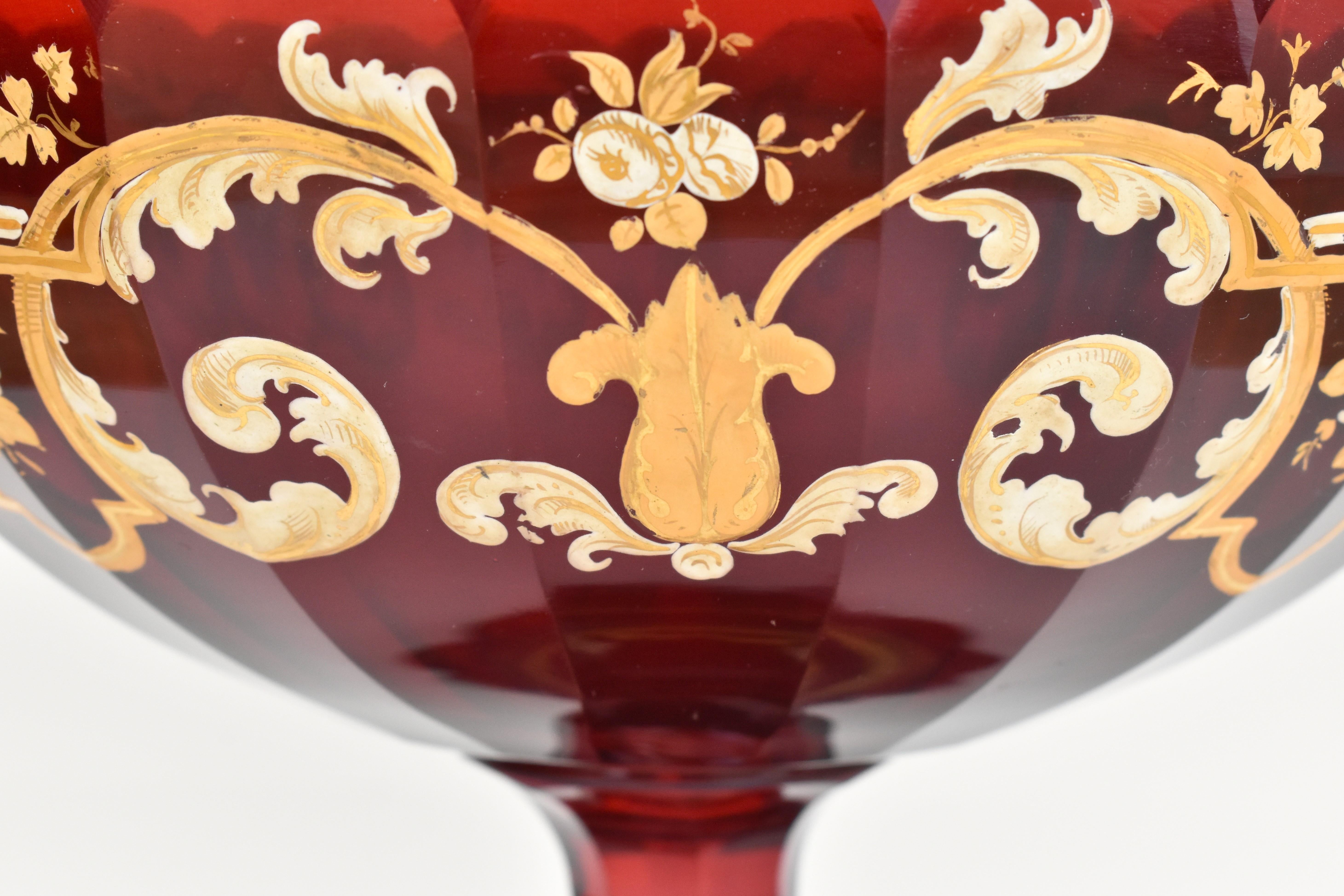 Grande centrotavola antico in vetro smaltato rosso rubino di Boemia, XIX secolo in vendita 2