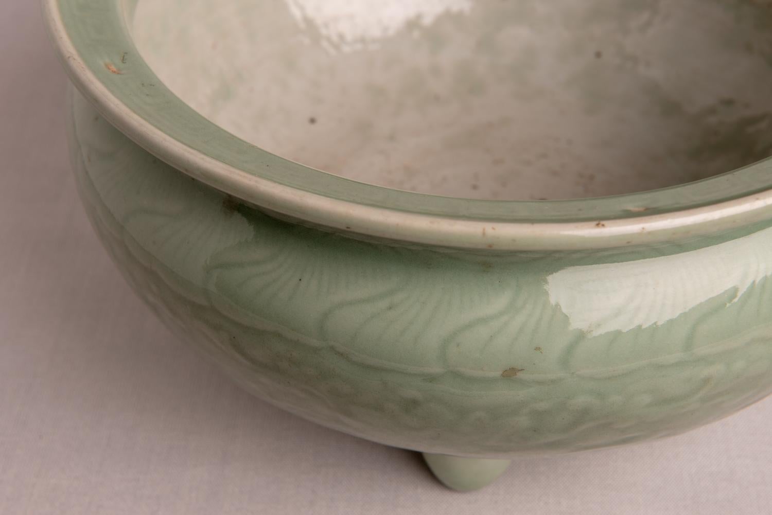 Antique perfect Celadon bowl : interesting for connoisseurs. It's from 18th century and it's perfect. It was in a private Italian collection.
O/481.
