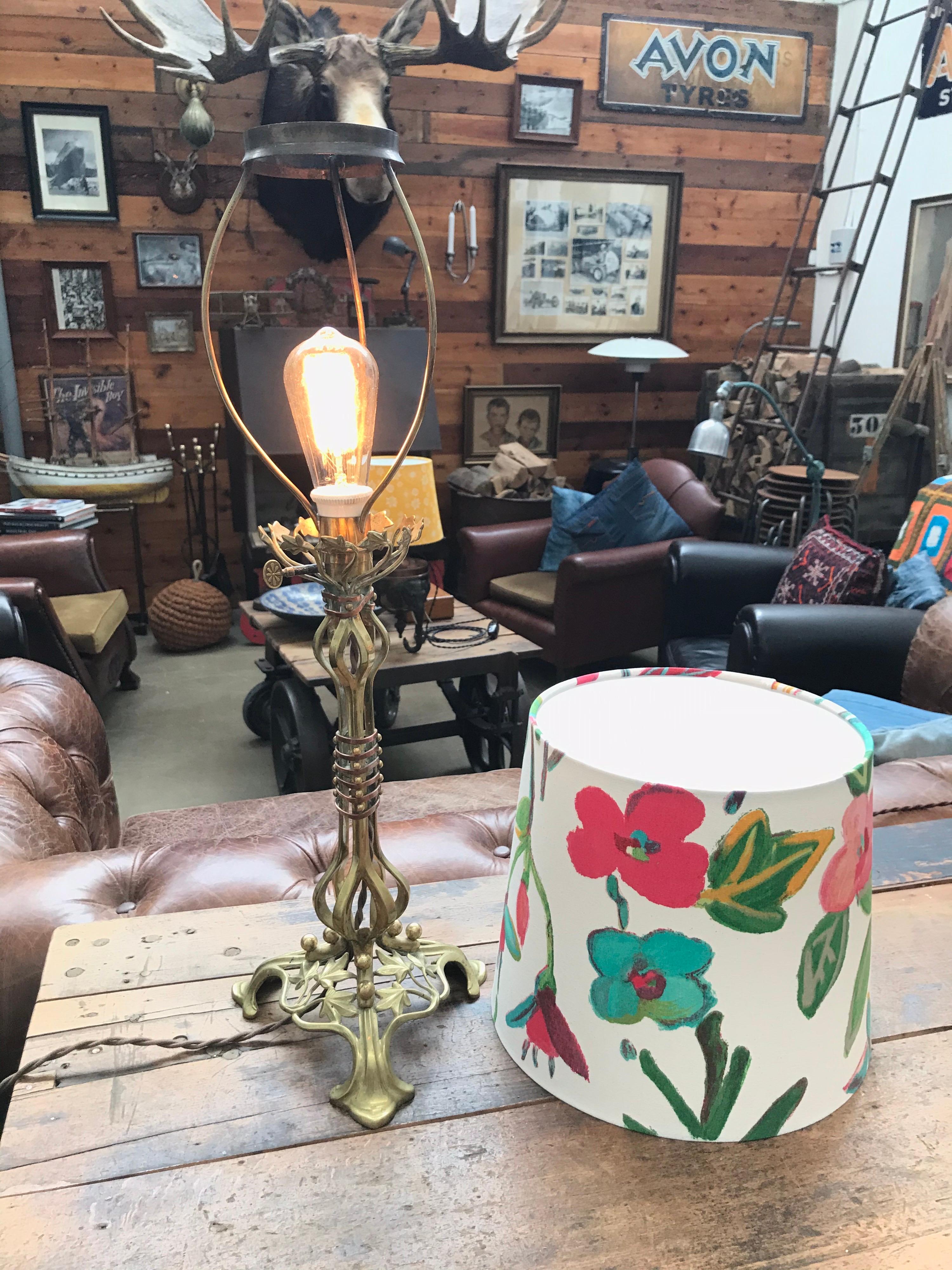 Large Antique Brass Table Lamp in the Manner of WAS Benson In Good Condition For Sale In Søborg, DK