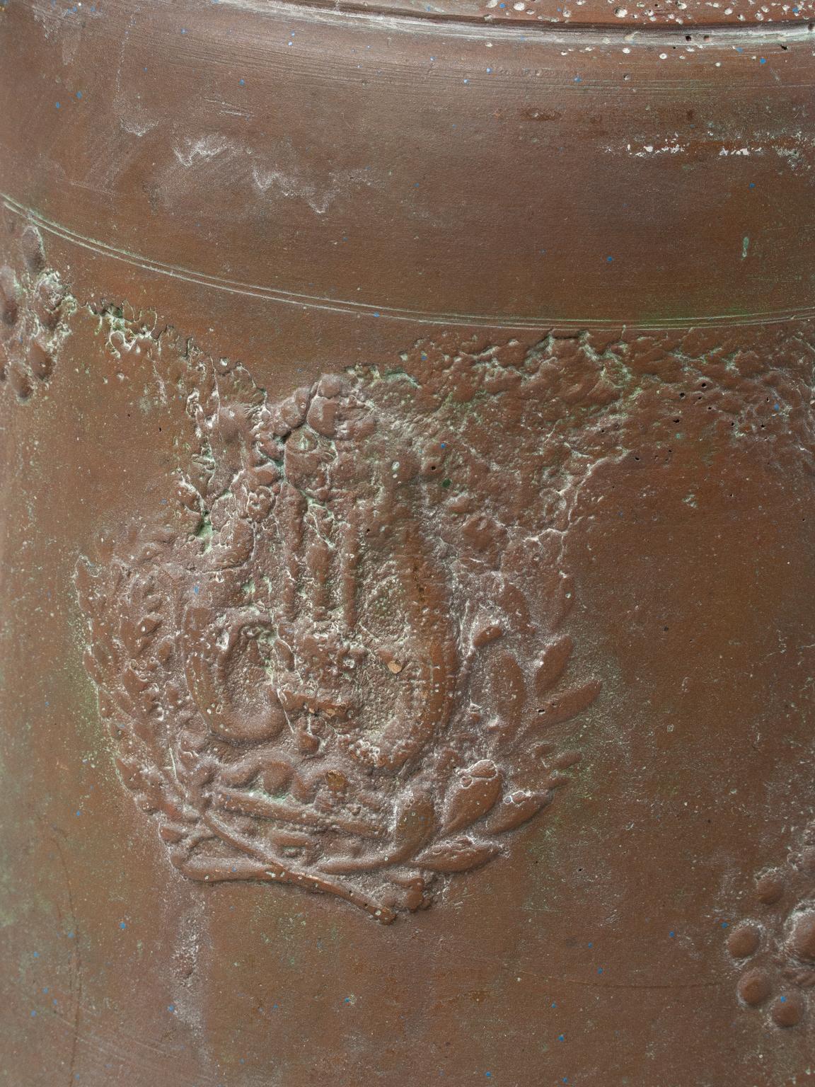 XIXe siècle  Chandelier en bronze ancien avec fermoir d'origine  en vente