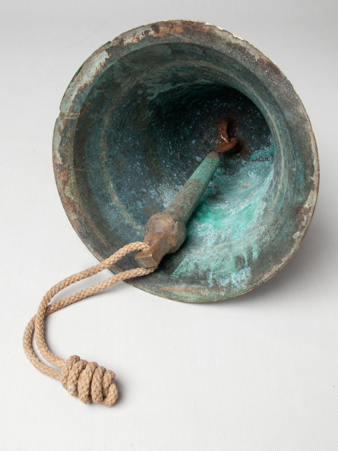 Antique Bronze Bell with Original Clapper In Fair Condition For Sale In Alessandria, Piemonte