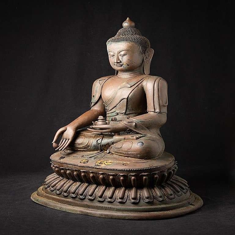 Large Antique Bronze Buddha Statue from Burma In Good Condition For Sale In DEVENTER, NL