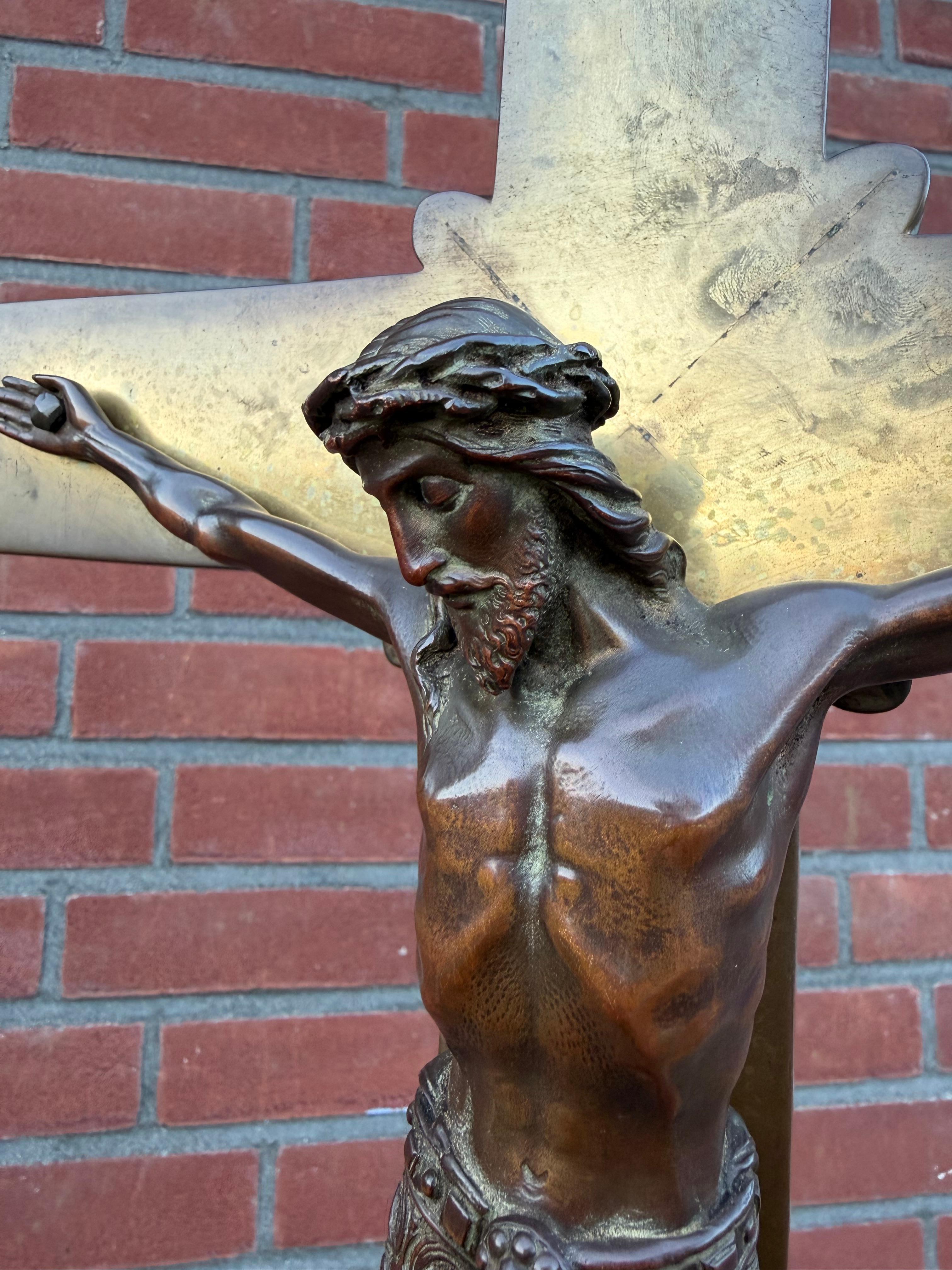 Large Antique Bronze Church Altar Crucifix with Finely Detailed Corpus of Christ im Angebot 4