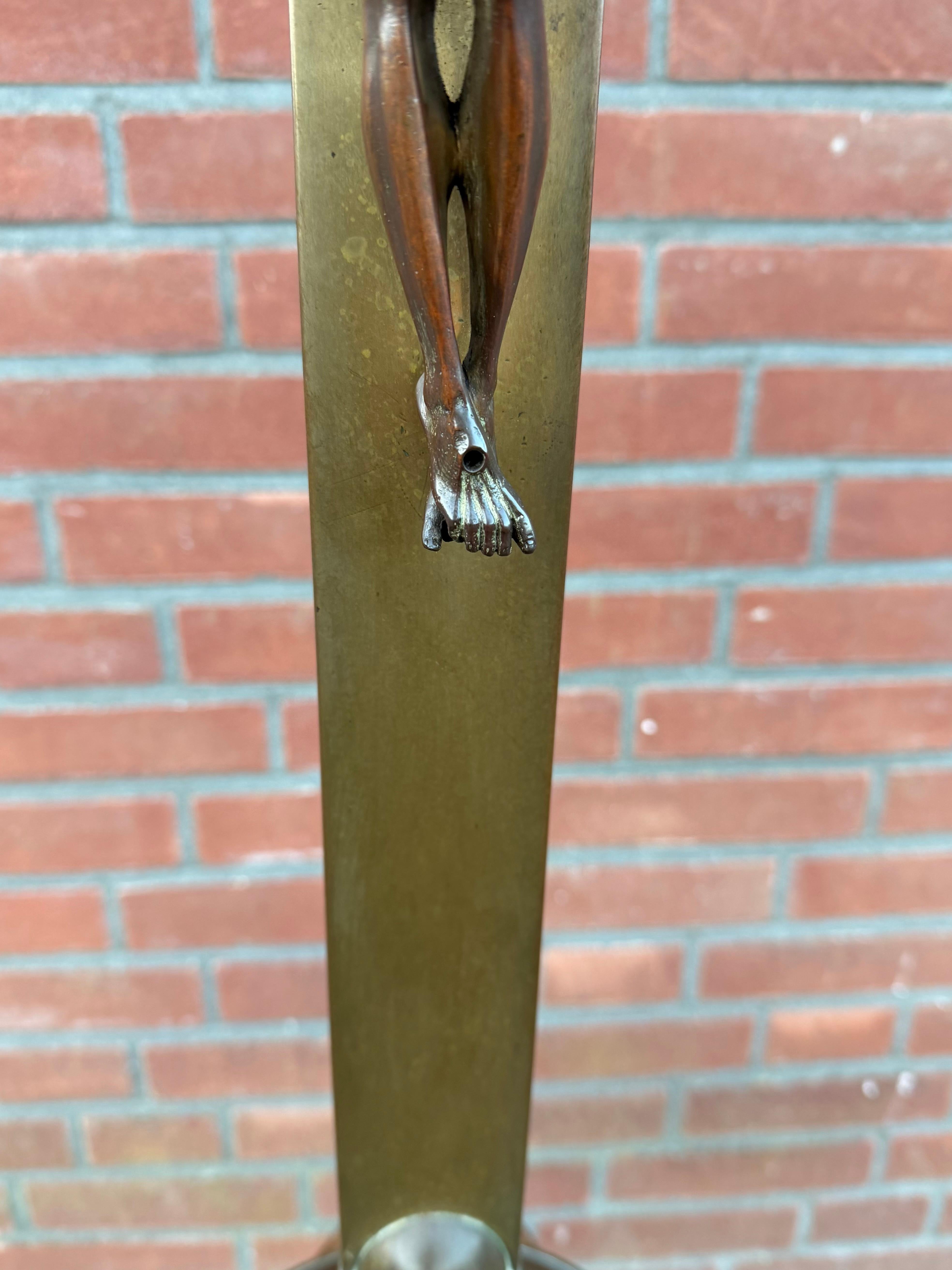 Large Antique Bronze Church Altar Crucifix with Finely Detailed Corpus of Christ im Angebot 1