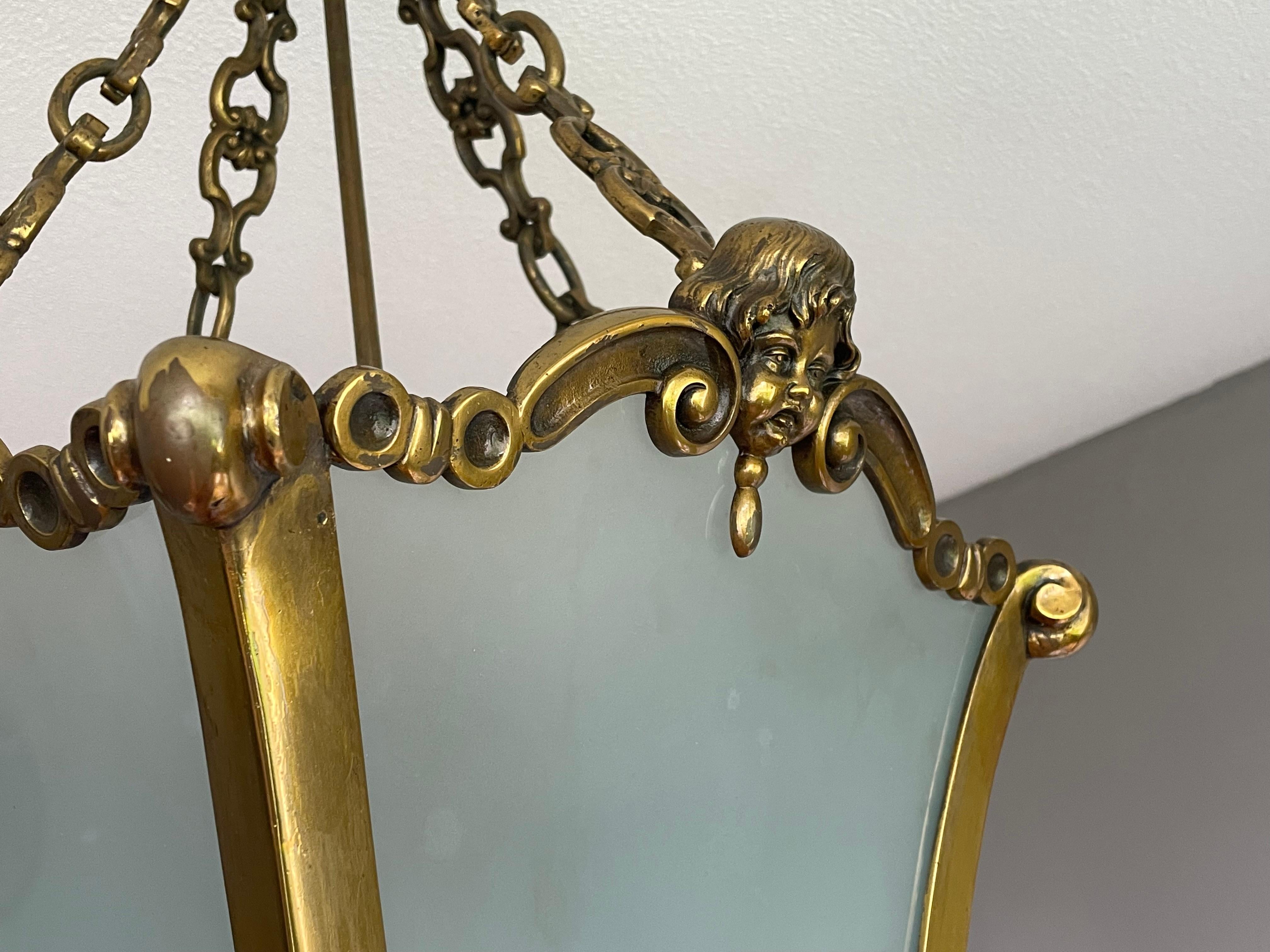 Large Antique Bronze & Glass Victorian Hall Lantern / Pendant w. Angel Sculpture In Good Condition For Sale In Lisse, NL