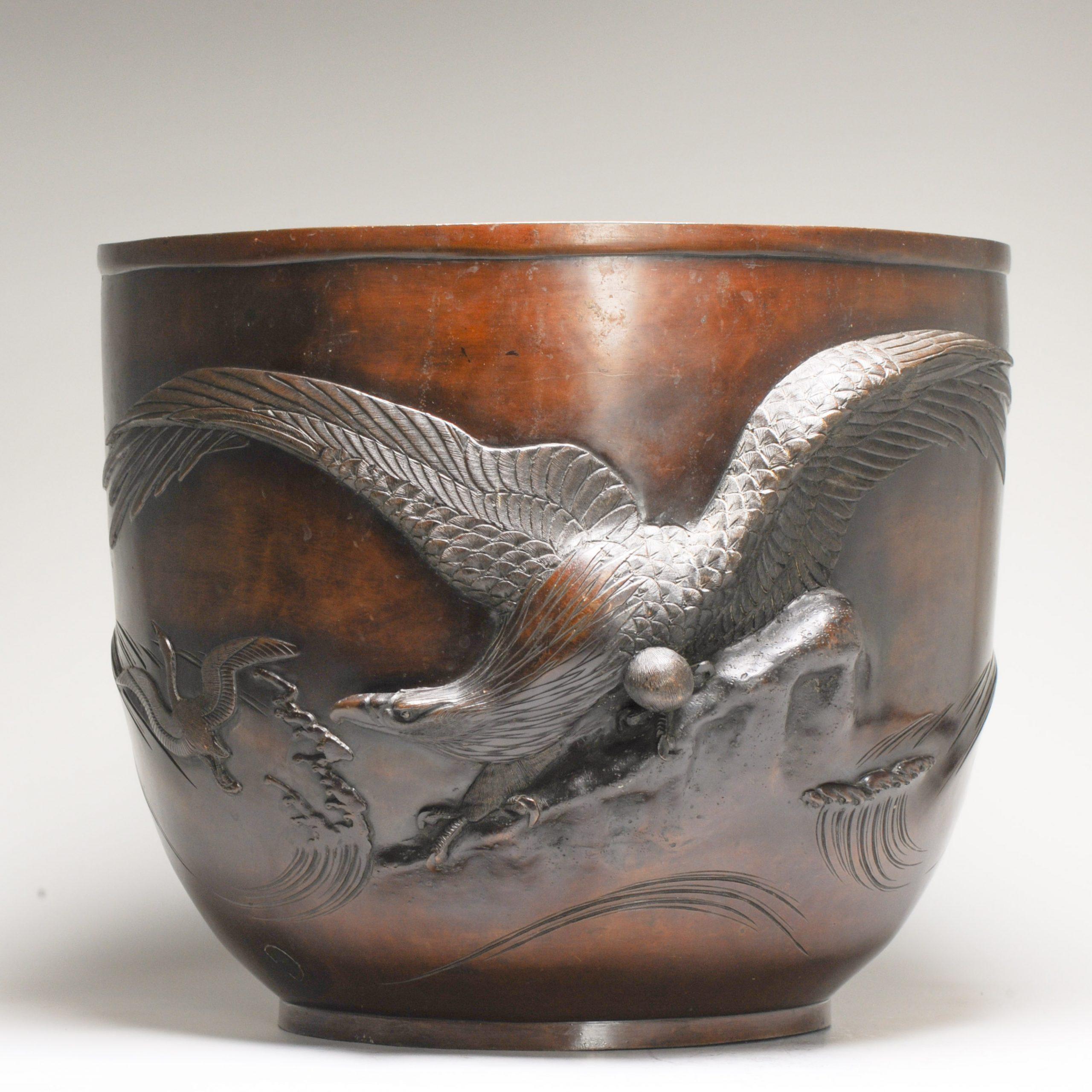 Large Antique Bronze Meiji Jardiniere with Eagle Hunting 19th C Japan, Japanese For Sale 6