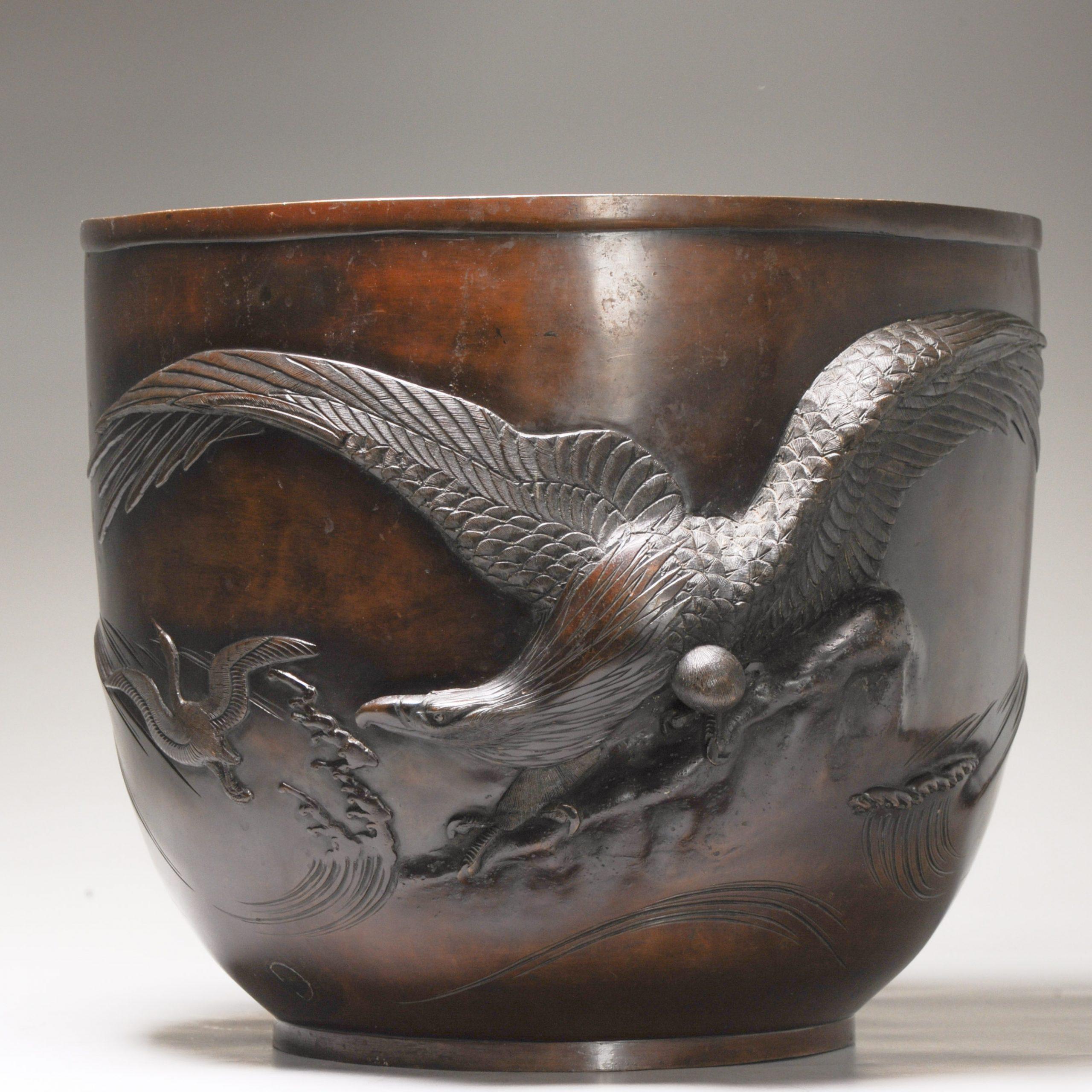 Description

Very beautifully made and top work. Large size with beautiful eagle which is probably hunting. Waves are also visible and a crane (possibly the prey).

Condition
Just some minimal ware/usage signs. Size 310x260mm