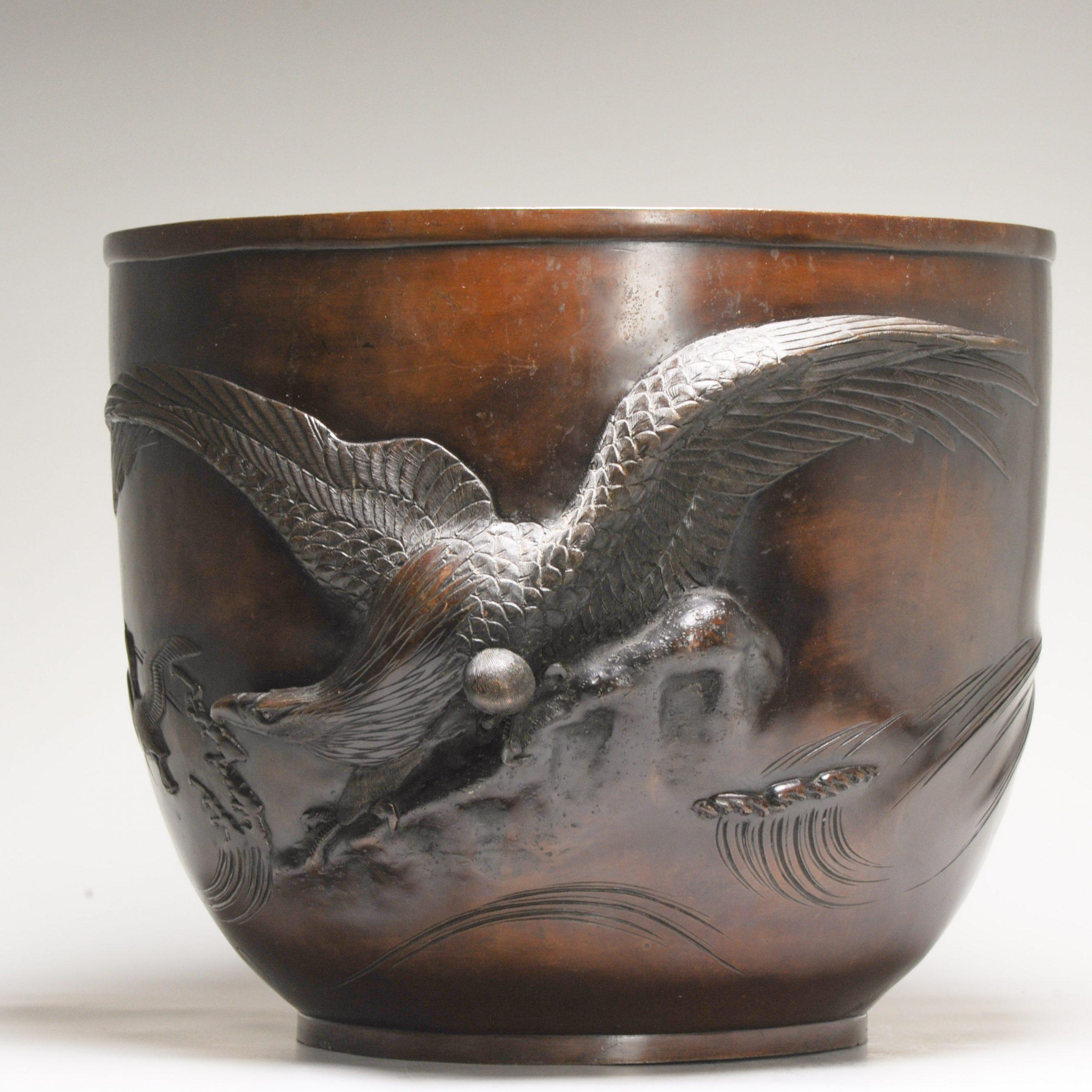19th Century Large Antique Bronze Meiji Jardiniere with Eagle Hunting 19th C Japan, Japanese For Sale