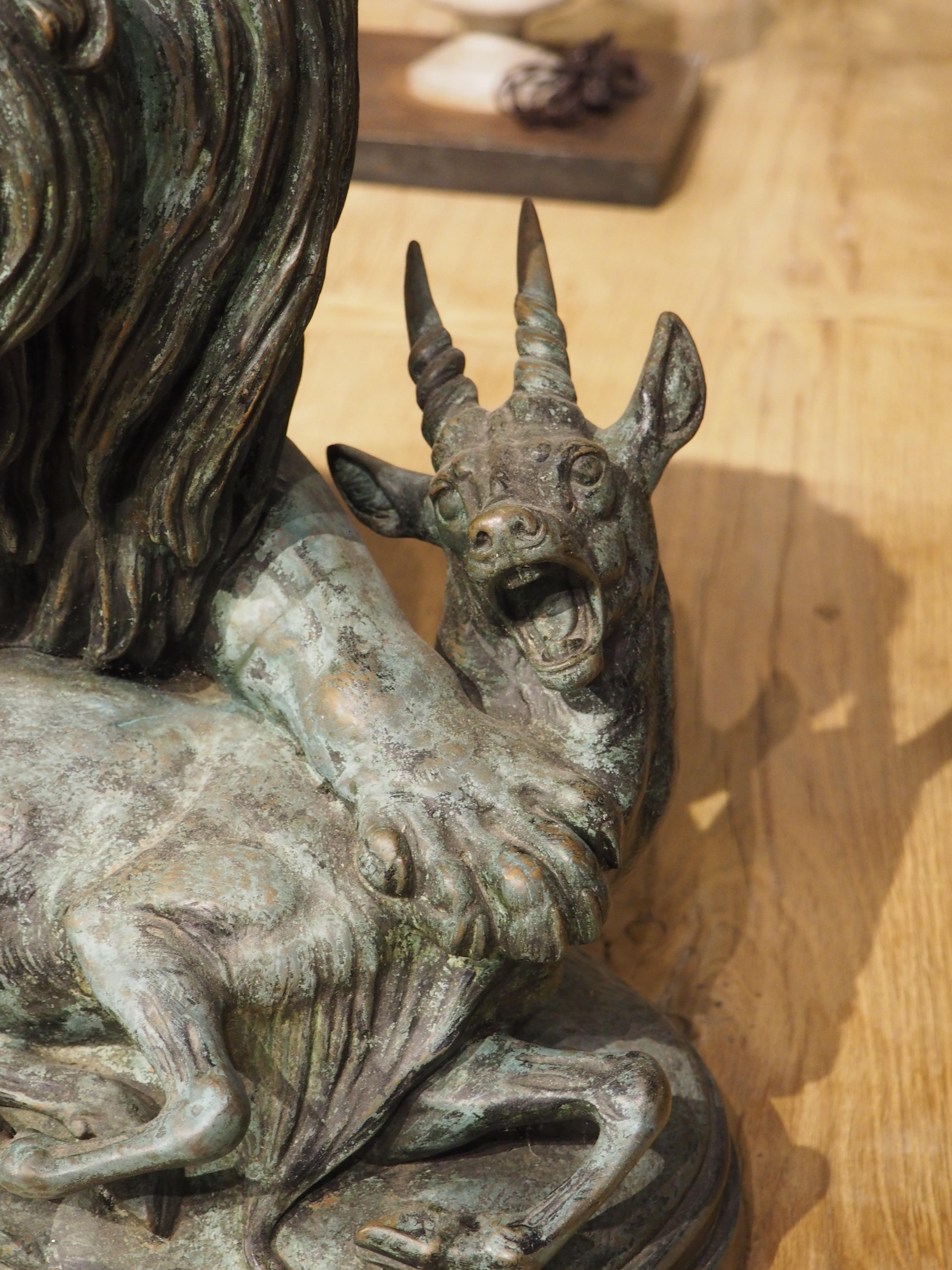 Grand bronze ancien, le lion du Senegal attachant une Antilope-Delabrierre 1866 3