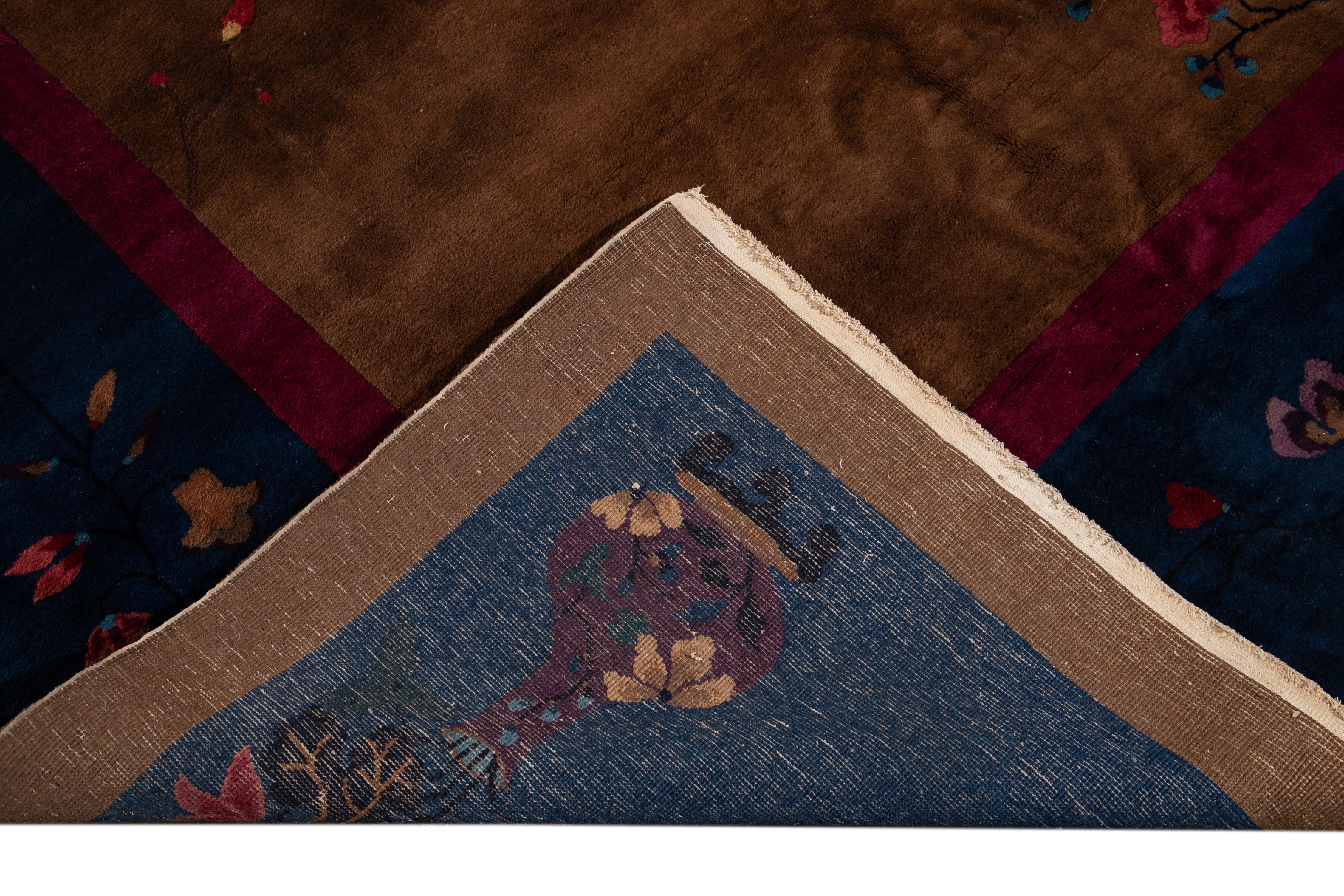 Großer antiker brauner Art-Déco-Teppich aus chinesischer Wolle (Frühes 20. Jahrhundert) im Angebot