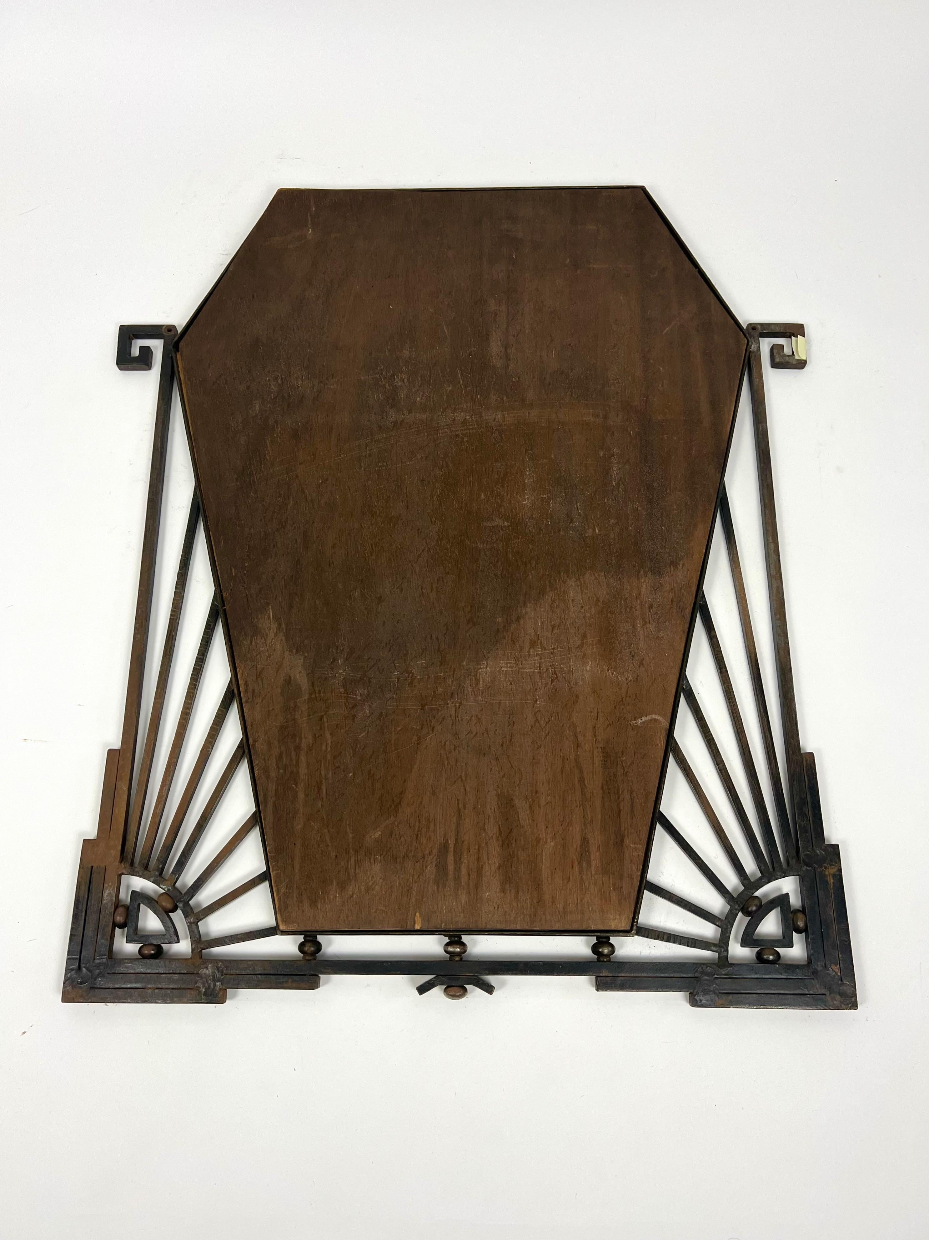 Gran espejo de pared con marco metálico Art Decó Brutalista Antiguo, Francia c.1920 en venta 8