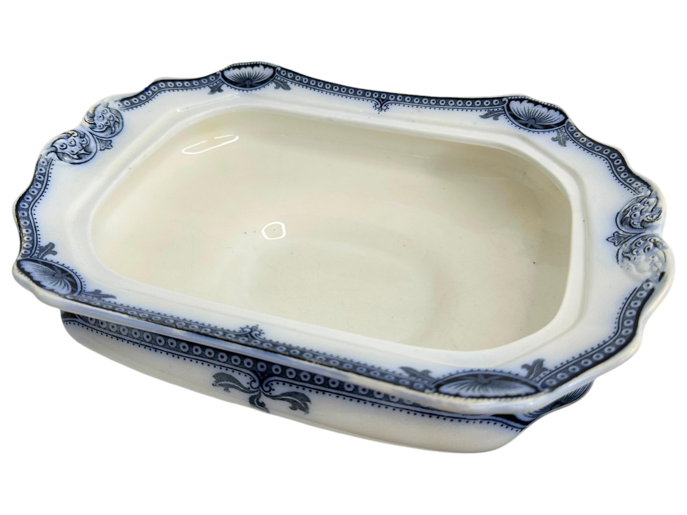 Gran Antiguo Burgess & Leigh Hamilton Flujo Azul Rectangular cubierto Vegetal en venta 4