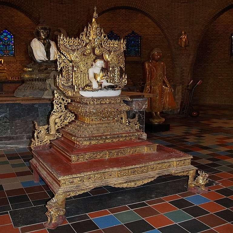 Large Antique Burmese Throne from Burma For Sale 10