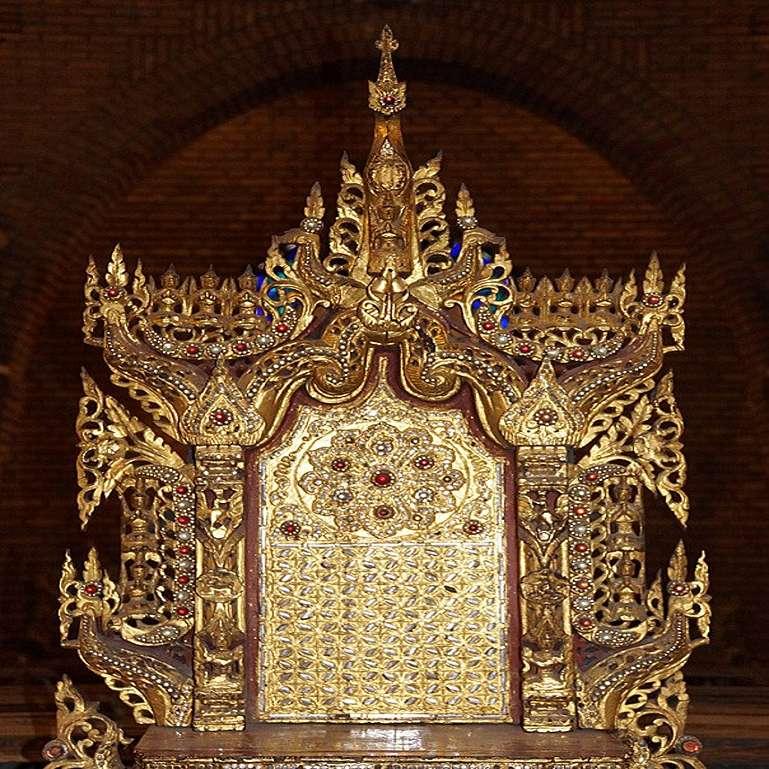 Large Antique Burmese Throne from Burma For Sale 1