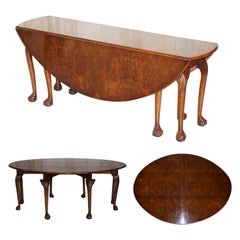 Grande table à manger d'antiquités en ronce de noyer ancienne Hunt Harvest à rallonge avec griffes et boules