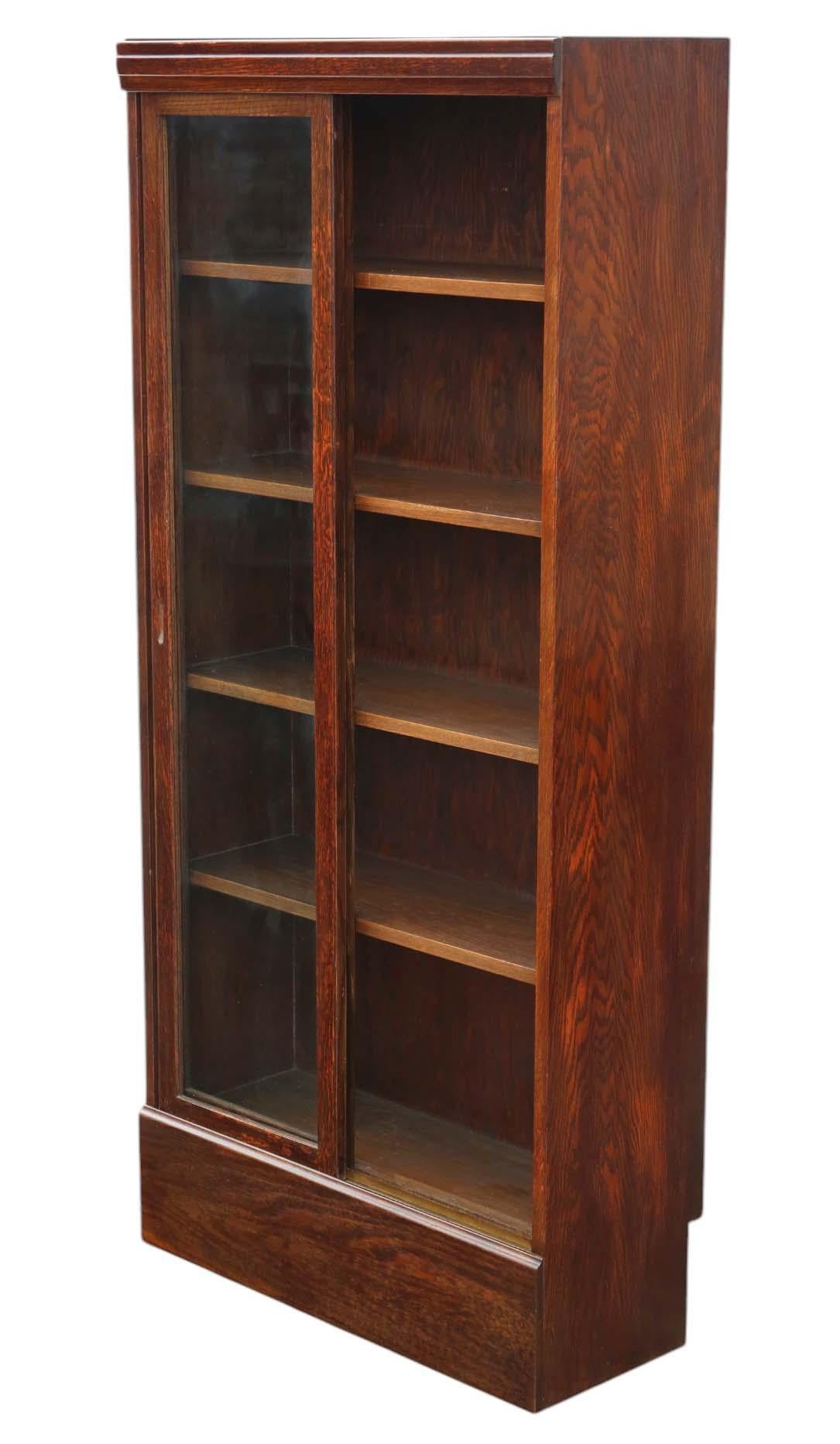Grande libreria antica del 1925 circa in Oak - Vetrina di alta qualità con ante scorrevoli in vetro

Questa splendida libreria in rovere, risalente al 1925 circa, vanta una qualità eccezionale e un design pulito e senza tempo. Ricca di età, fascino