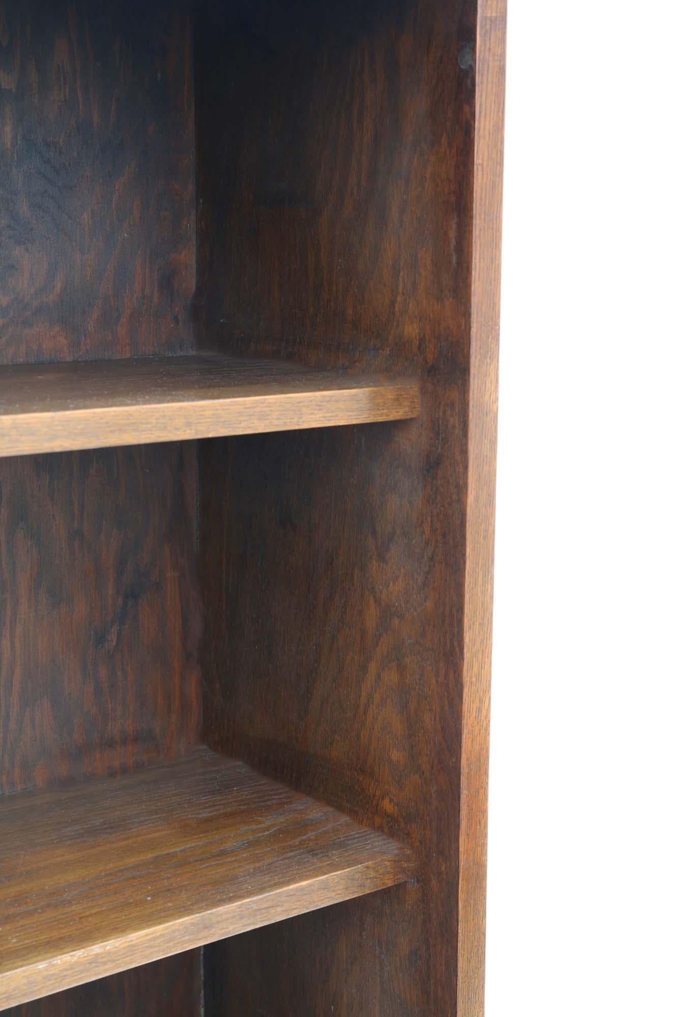 Large Antique c.1925 Oak Bookcase – High-Quality Shop Display Cabinet (Eichenholz) im Angebot