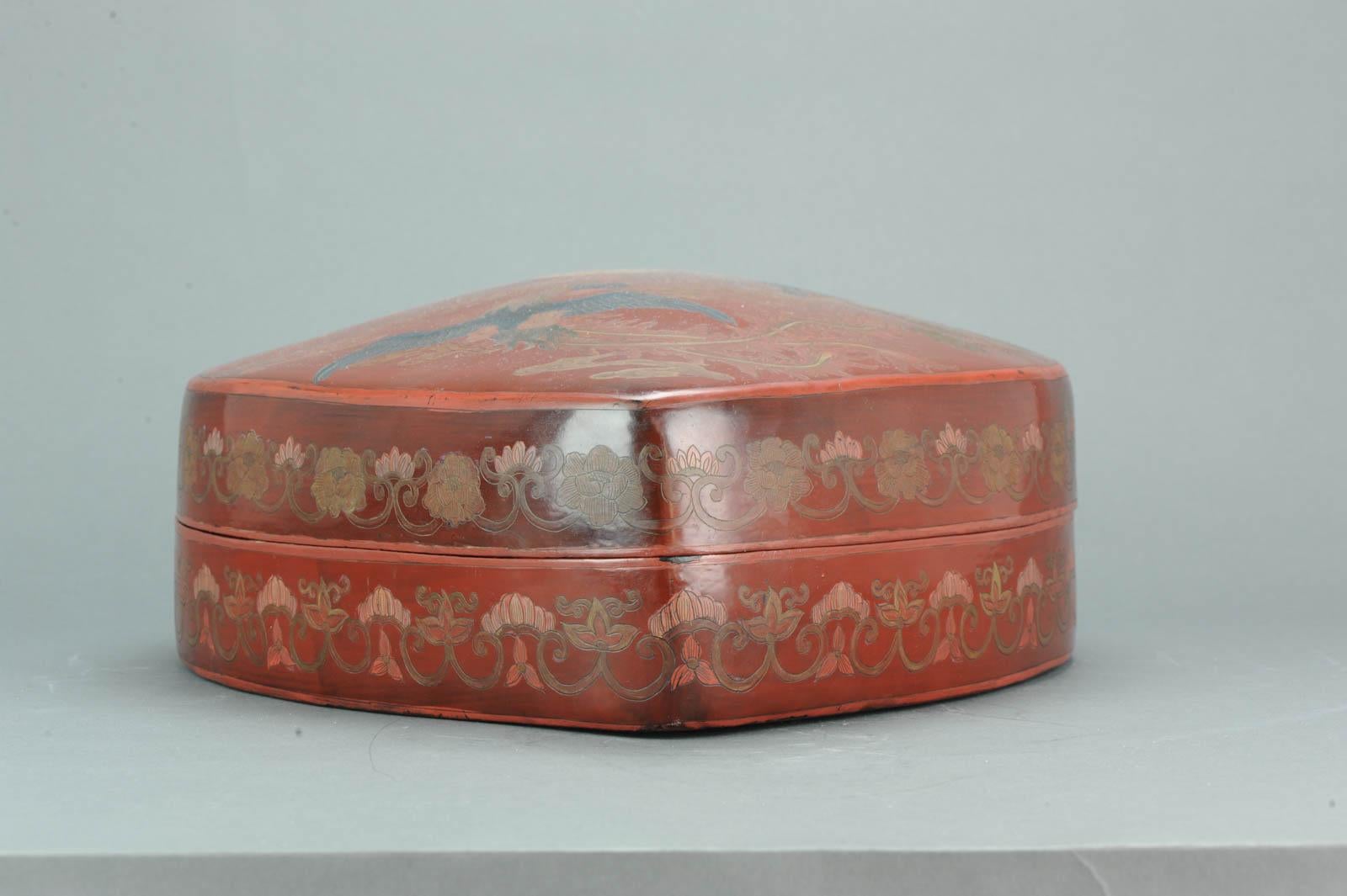 Large Antique, circa 1900 Chinese Qing/Meiji Japanese Lacquer Box with Fenghuang For Sale 10