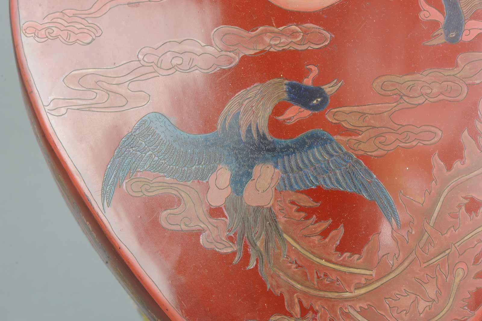 Large Antique, circa 1900 Chinese Qing/Meiji Japanese Lacquer Box with Fenghuang In Excellent Condition For Sale In Amsterdam, Noord Holland