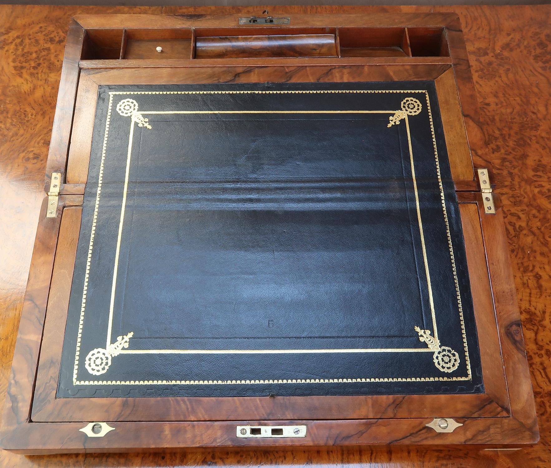 Gran caja de escritura antigua de nogal de campaña. Inglés C.1860 en venta 1