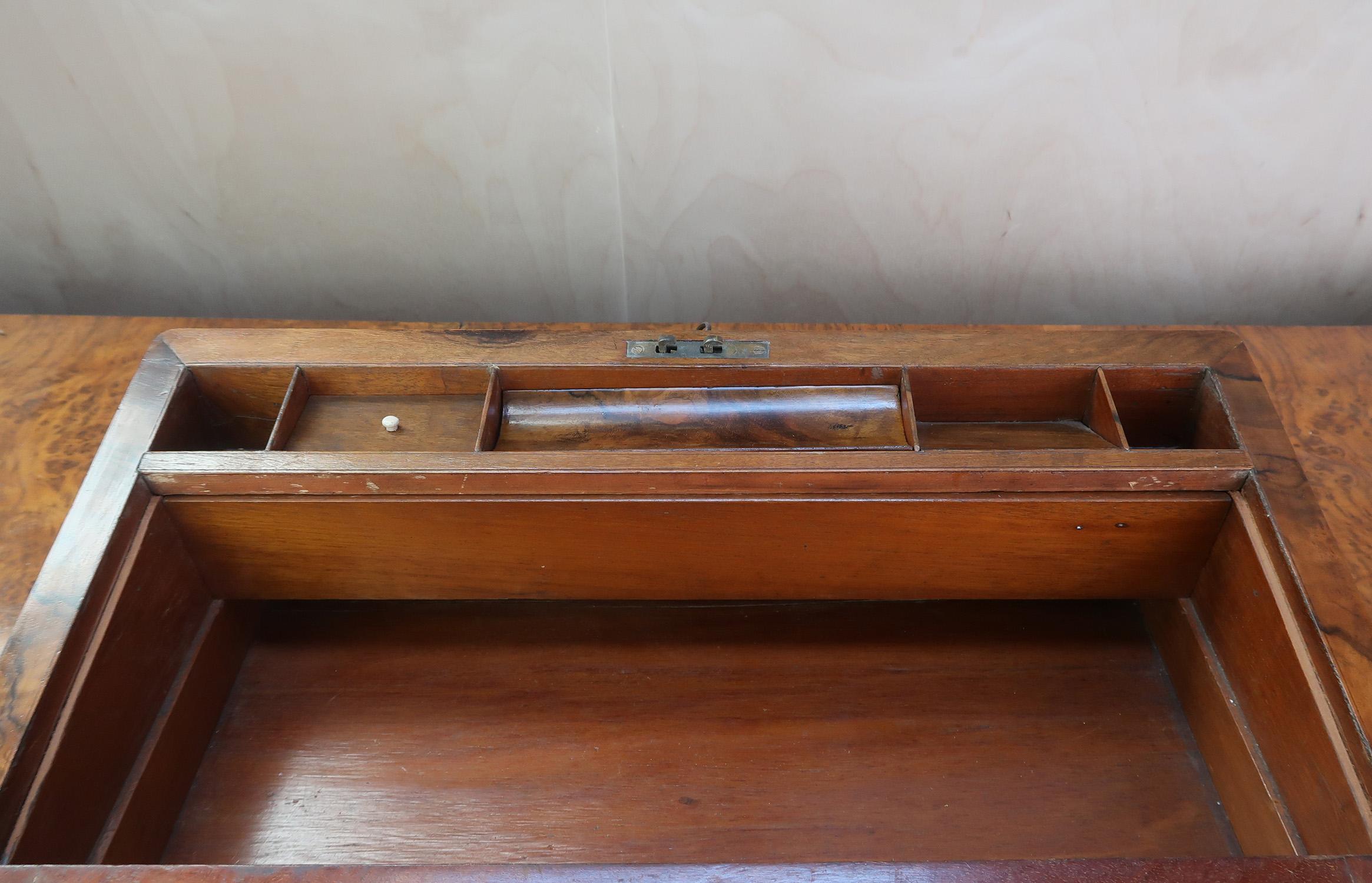 Gran caja de escritura antigua de nogal de campaña. Inglés C.1860 en venta 2