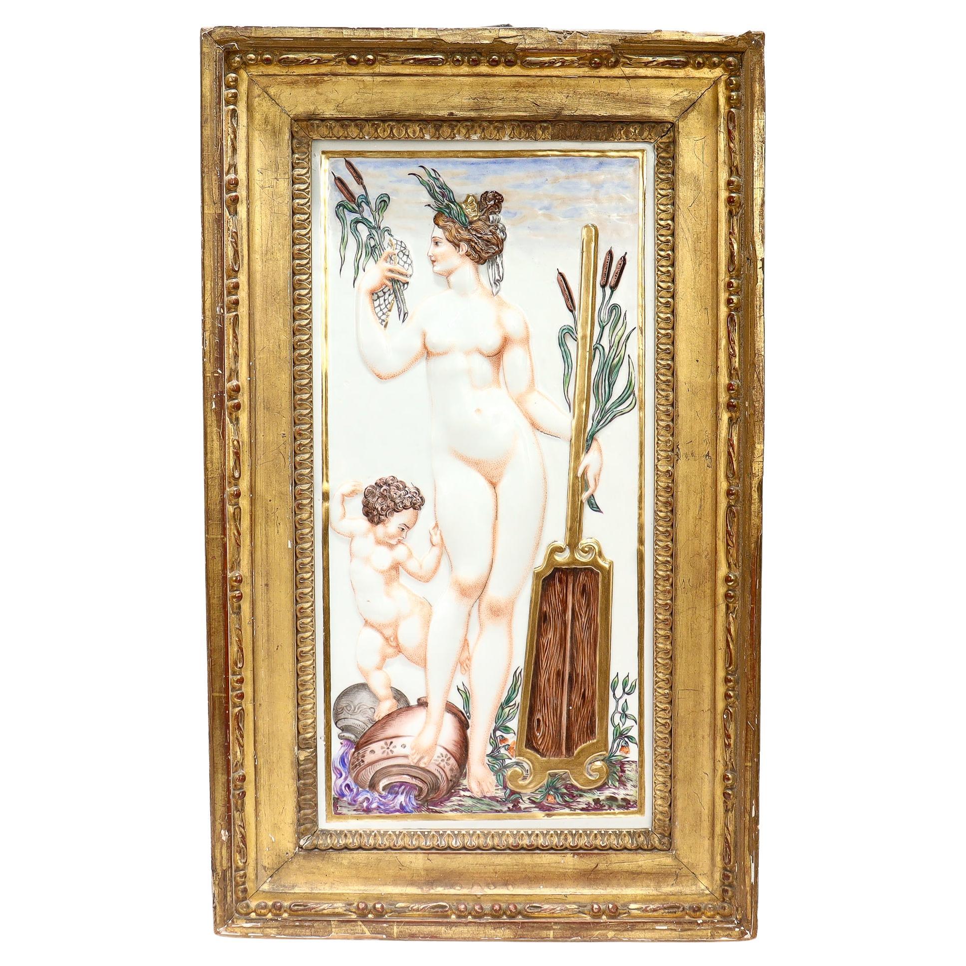 Grande plaque ancienne en porcelaine de Capodimonte représentant une naïade ou une nymphe d
eau en vente