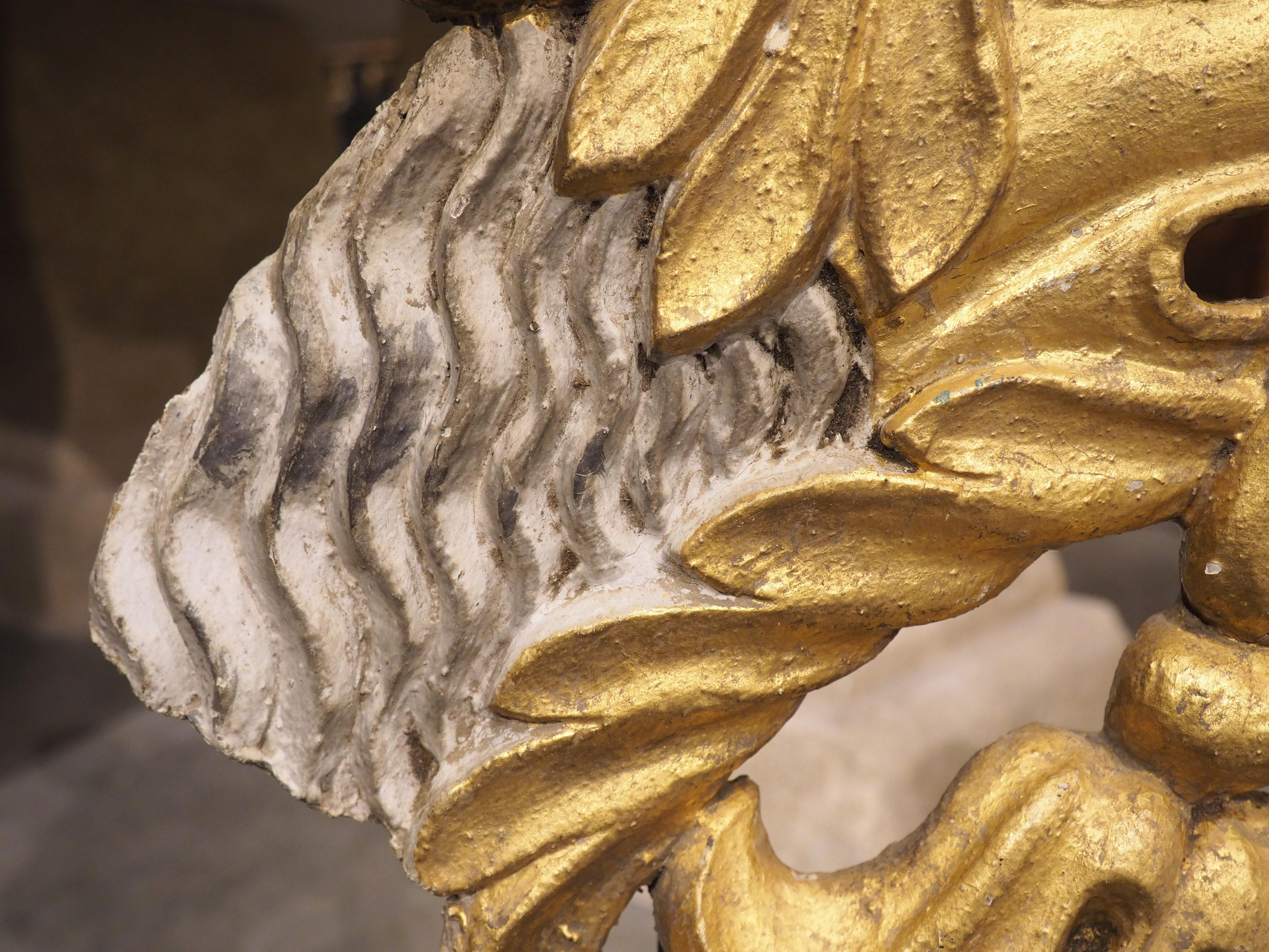 XVIIIe siècle Grande tête d'aigle en bois doré sculpté d'Italie, vers 1750 en vente