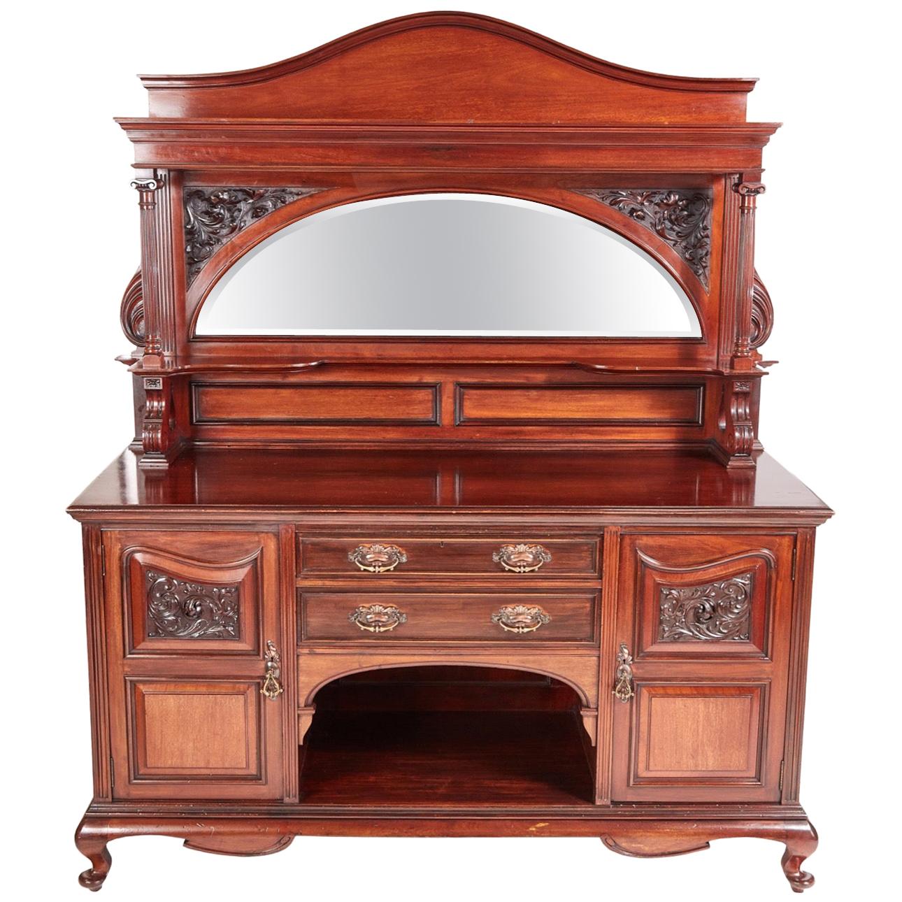 Grand buffet ancien en acajou sculpté par Maple & Co. en vente