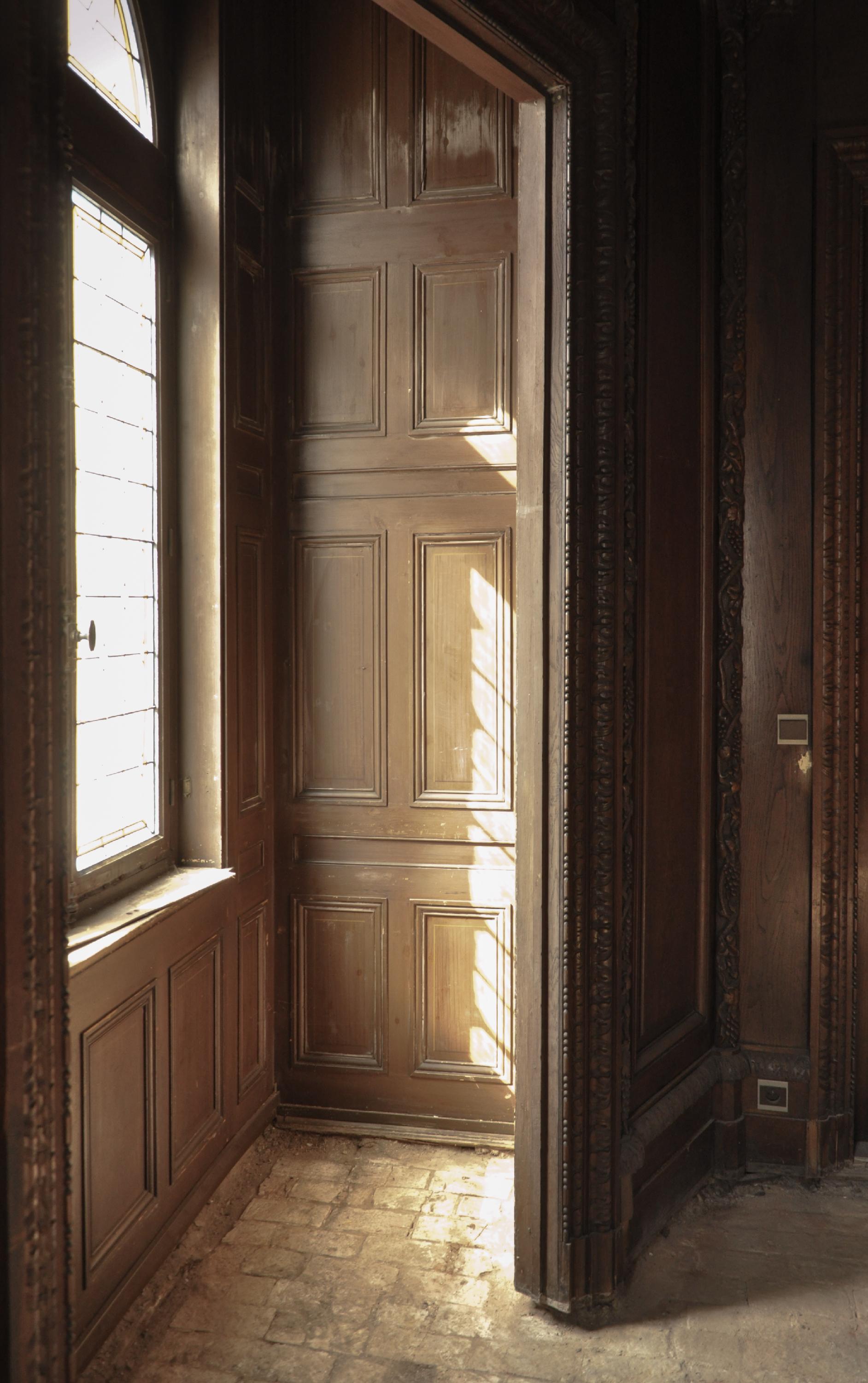 Large antique carved oak wood paneled room For Sale 8