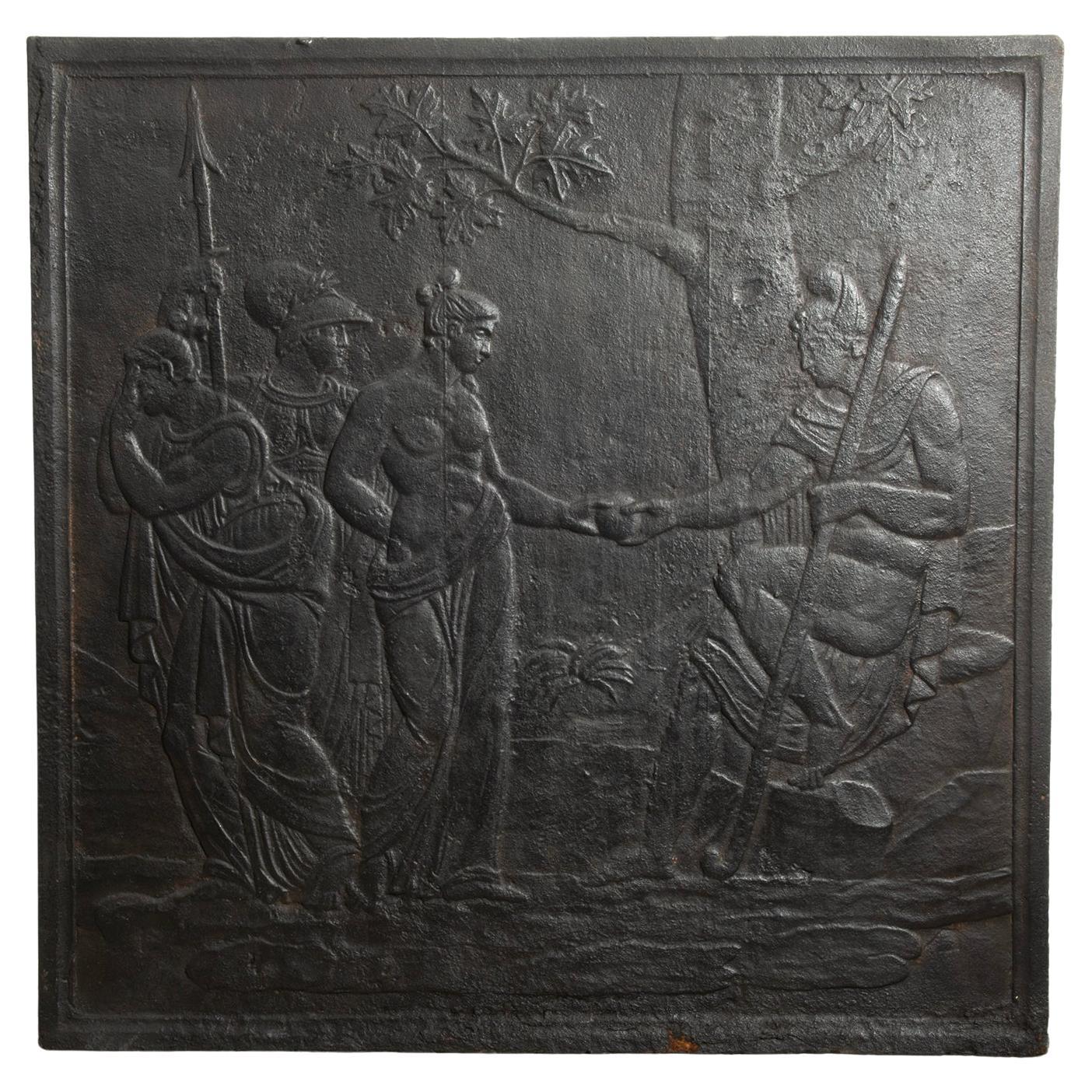Grande focolare antico in ghisa con scena mitologica