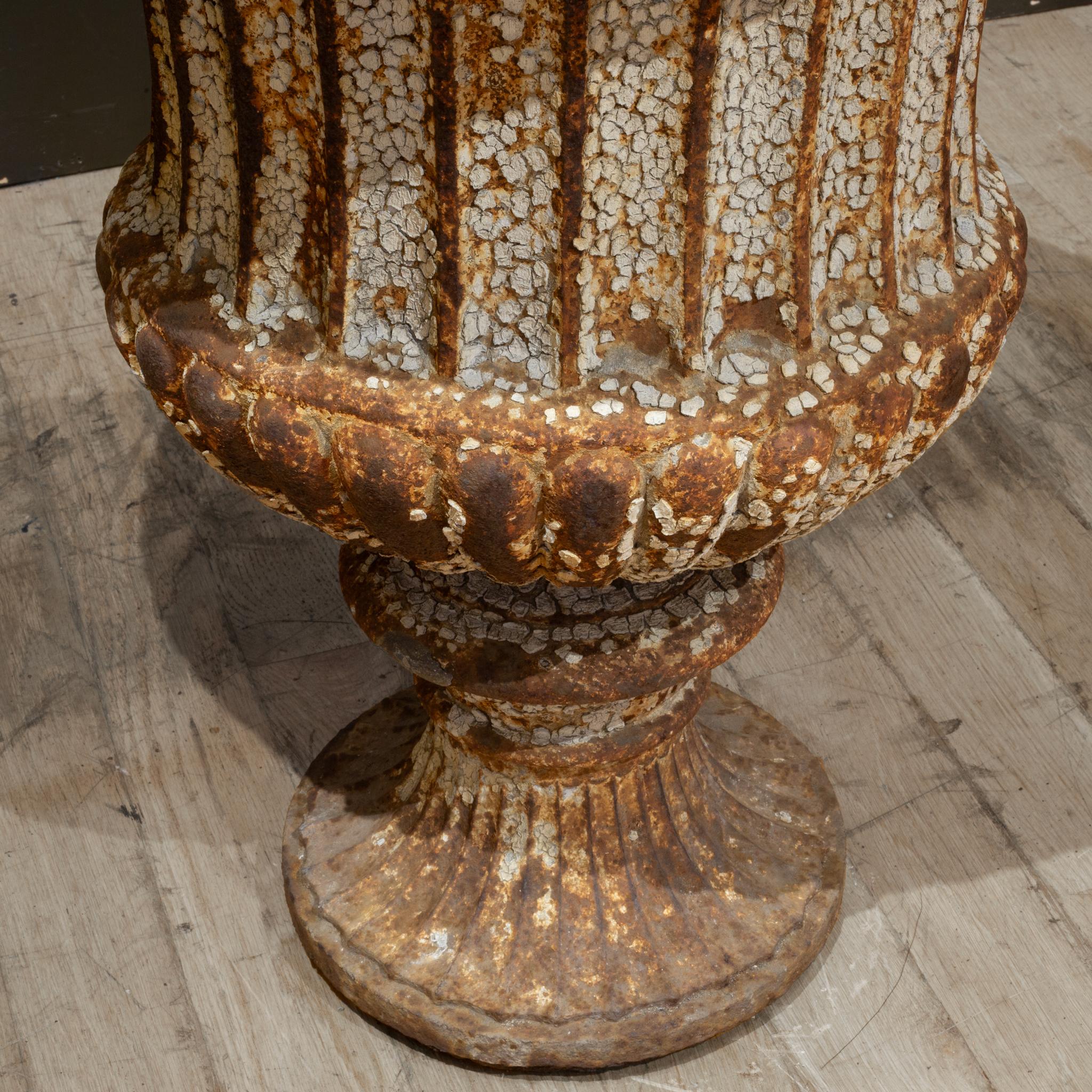 XIX secolo Large Antique Cast Iron Garden Urn in vendita