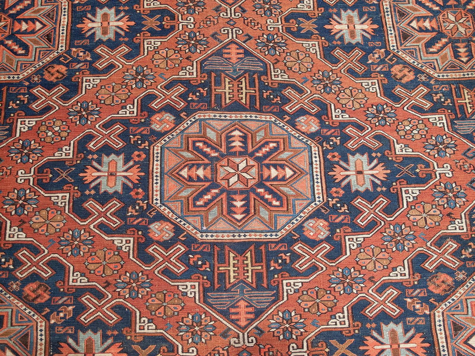 Großer antiker kaukasischer „Sumak“-Teppich (DK-125-4) im Zustand „Gut“ im Angebot in New York, NY