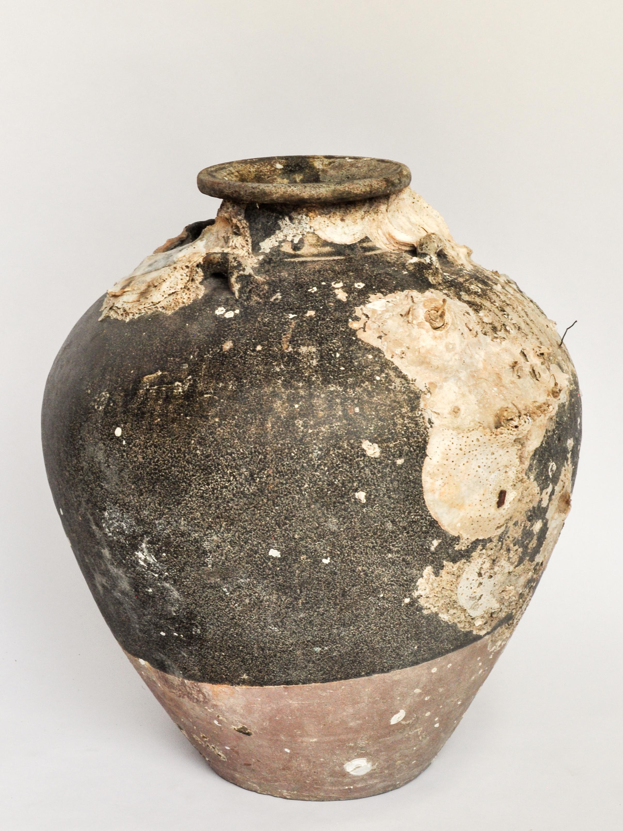 Large Antique Ceramic Jar with Encrustations Thailand 14th-15th Century 1