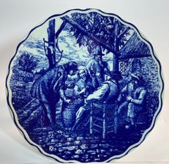 Grand chargeur hollandais de Delft bleu et blanc des années 1940