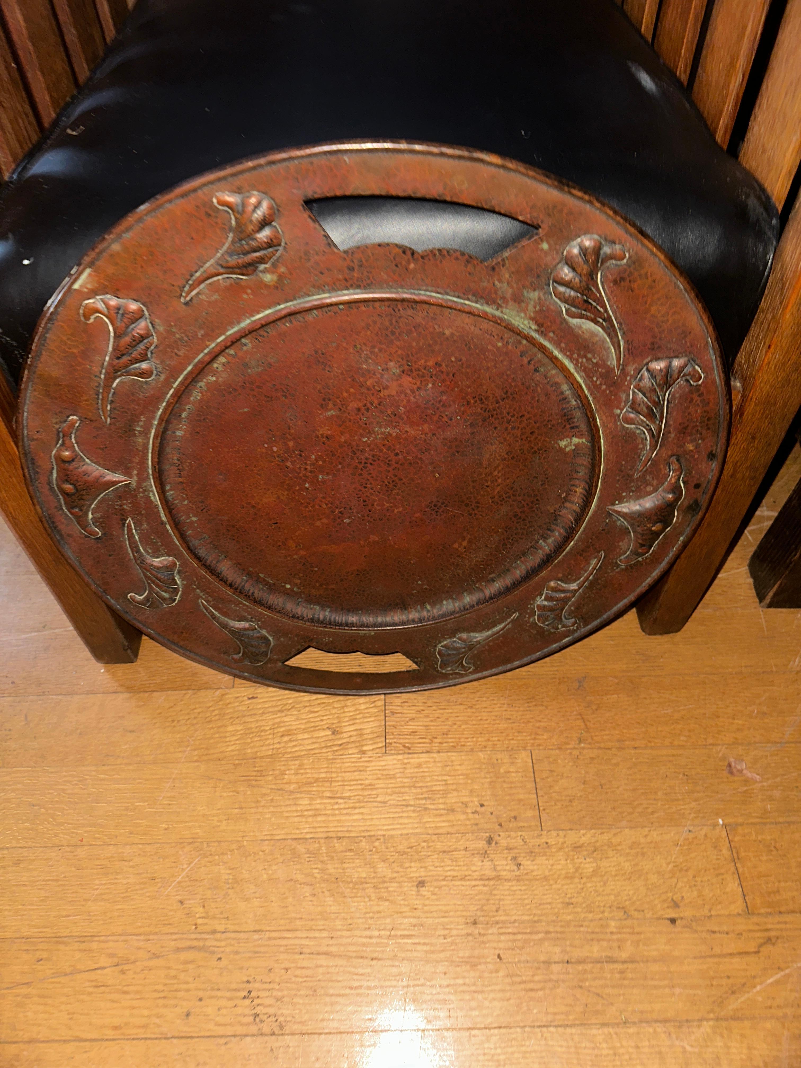 Grande Antico  ARTE e CRAFT  Charger in rame martellato dell'epoca Stickley. in vendita 4
