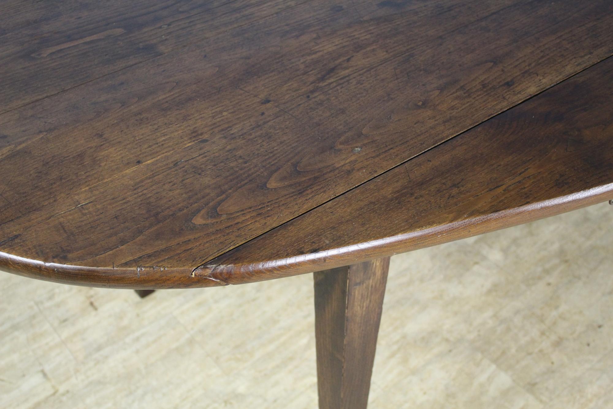19th Century Large Antique Chestnut Oval Drop-Leaf Dining Table