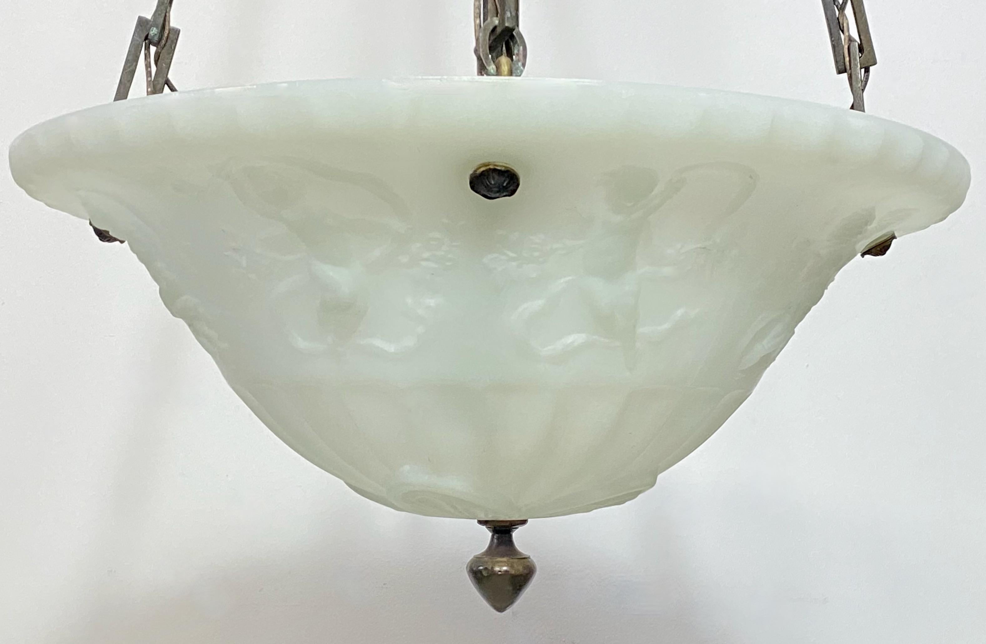 Moulage Grand verre ancien Chicago Glass Co. Luminaire suspendu en verre coulé, vers 1915 en vente