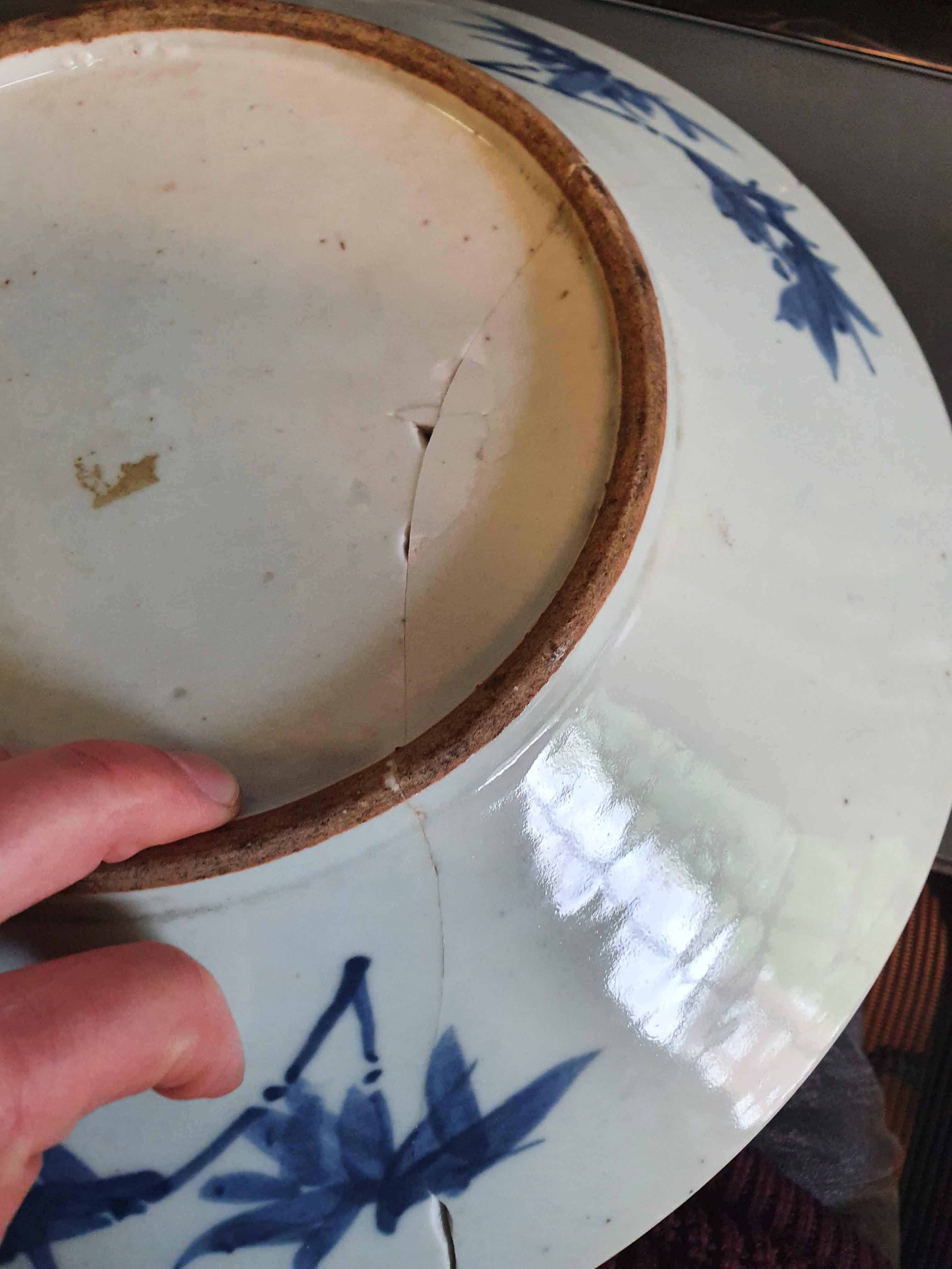 Large Antique Chinese 19th Century Porcelain Plate Garden and Bird China In Fair Condition For Sale In Amsterdam, Noord Holland