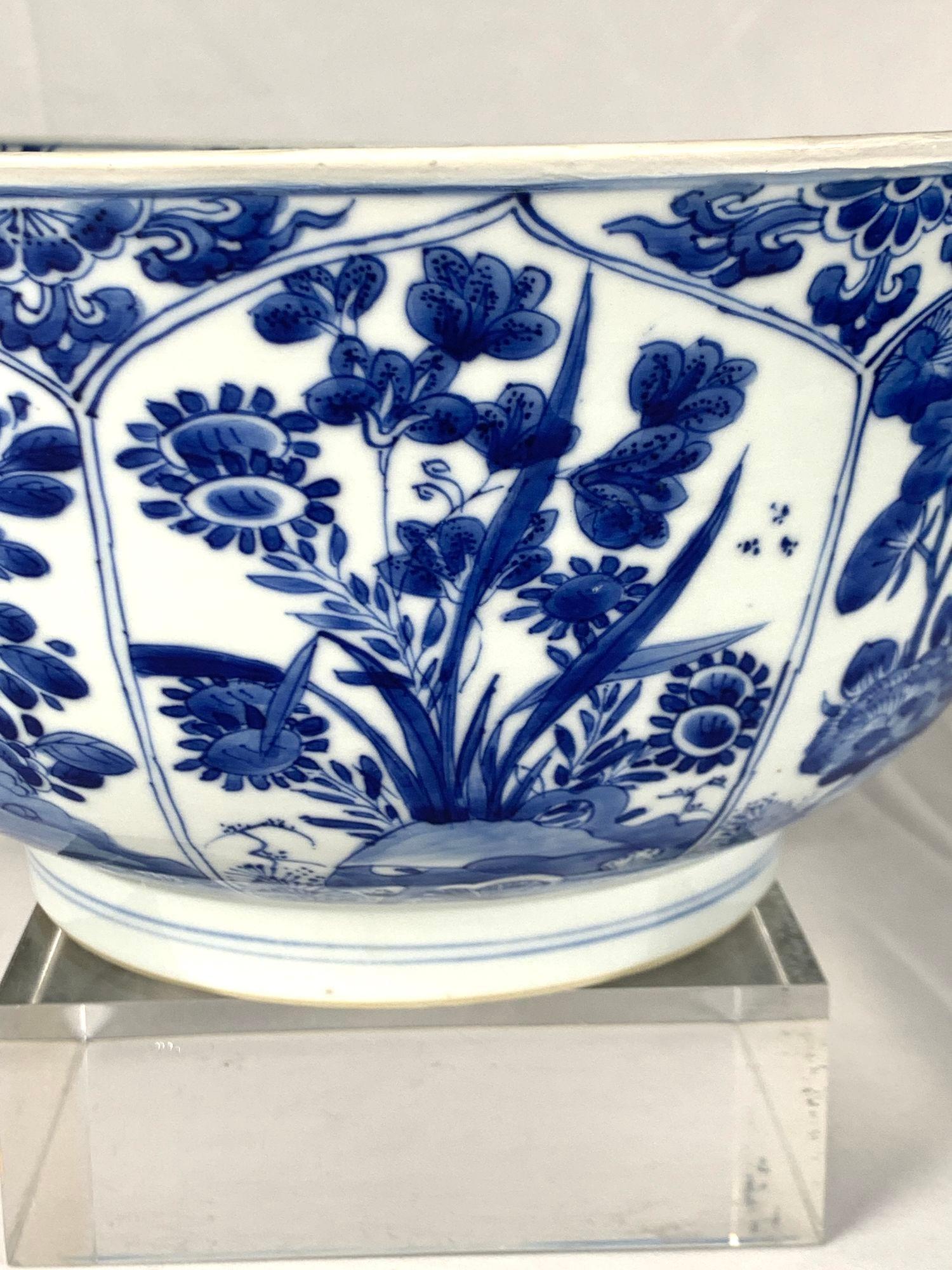 Gran Cuenco Antiguo de Porcelana China Azul y Blanco Pintado a Mano Circa 1770 4