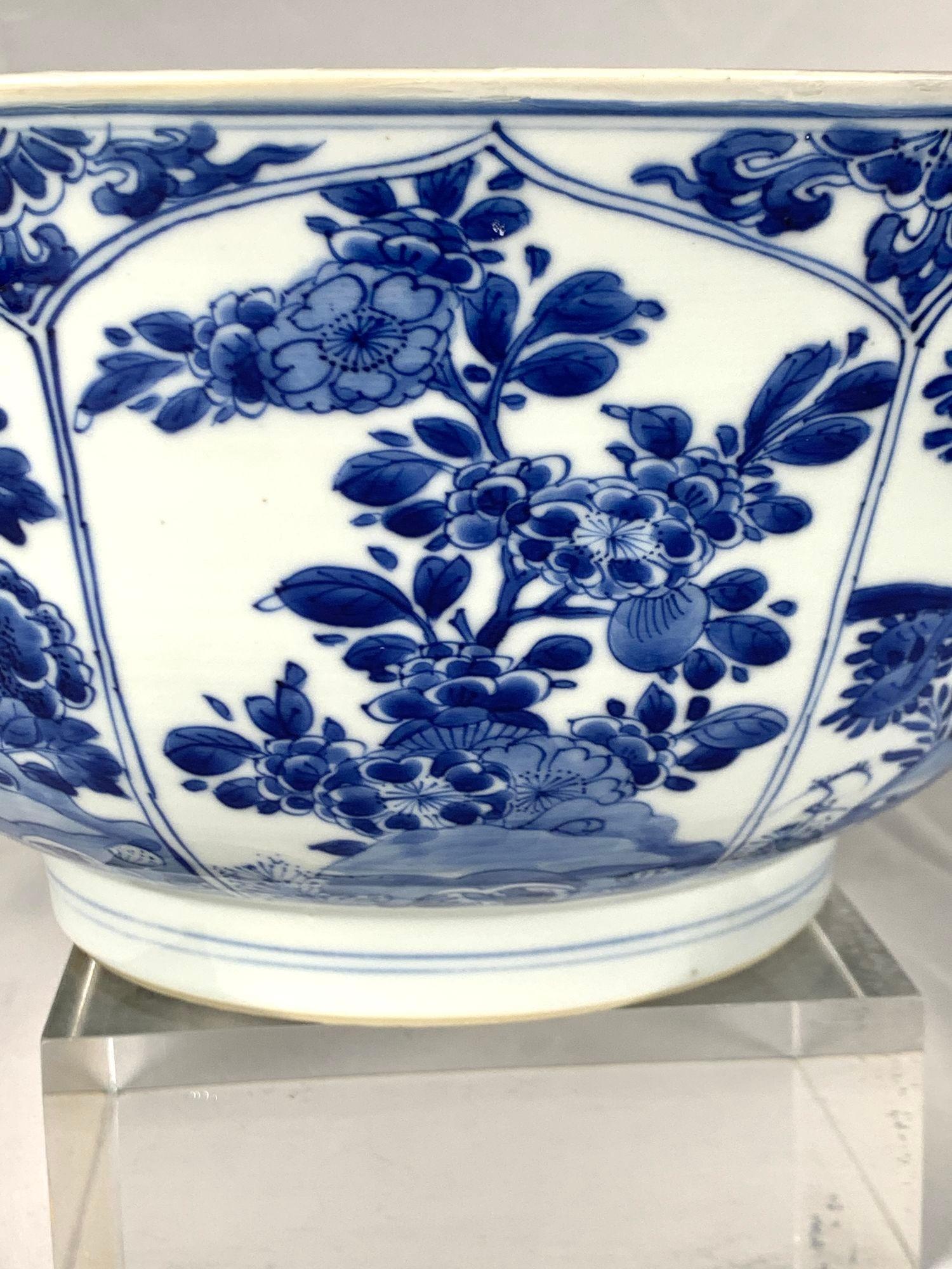 Gran Cuenco Antiguo de Porcelana China Azul y Blanco Pintado a Mano Circa 1770 5