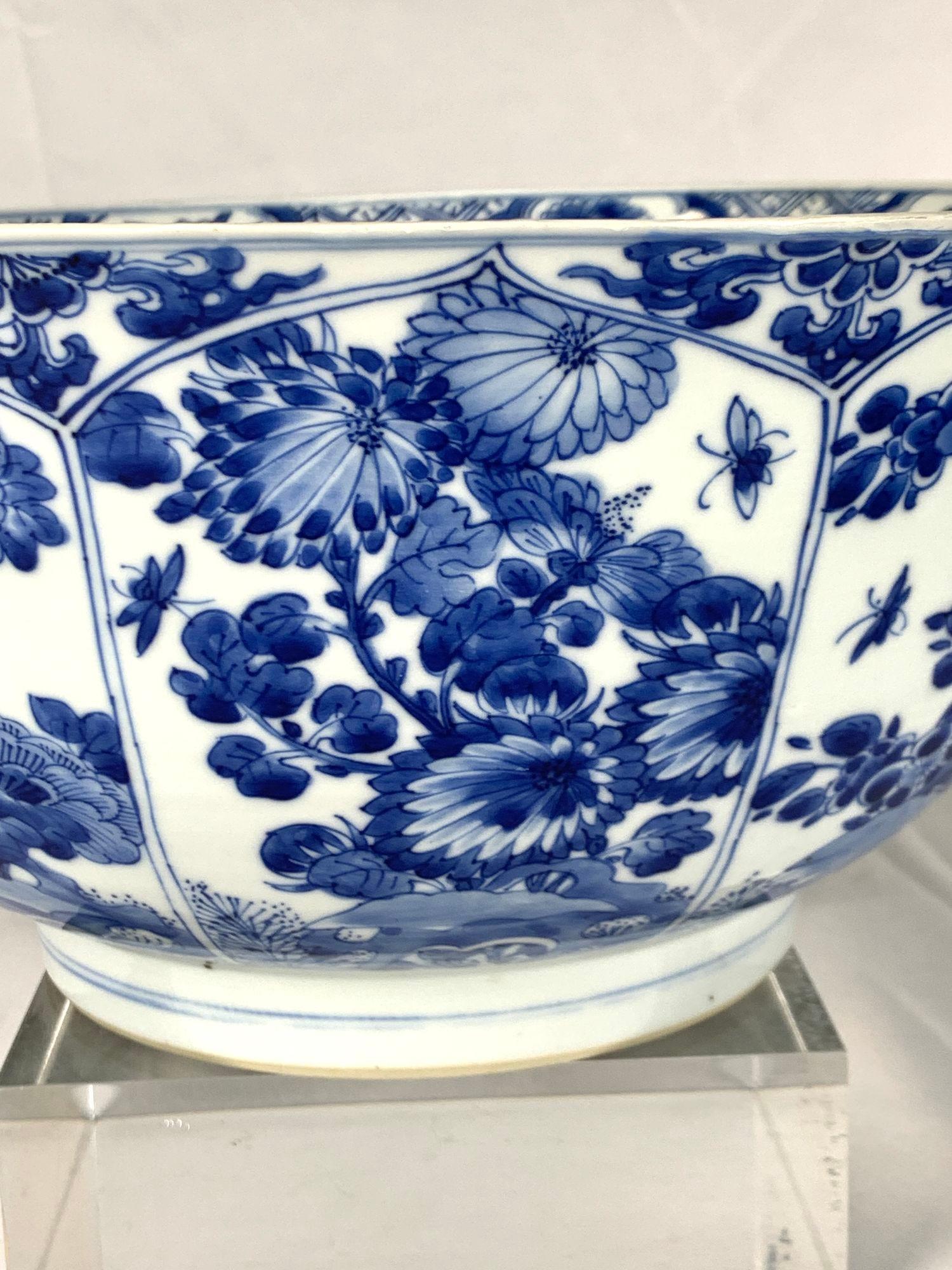 Gran Cuenco Antiguo de Porcelana China Azul y Blanco Pintado a Mano Circa 1770 2
